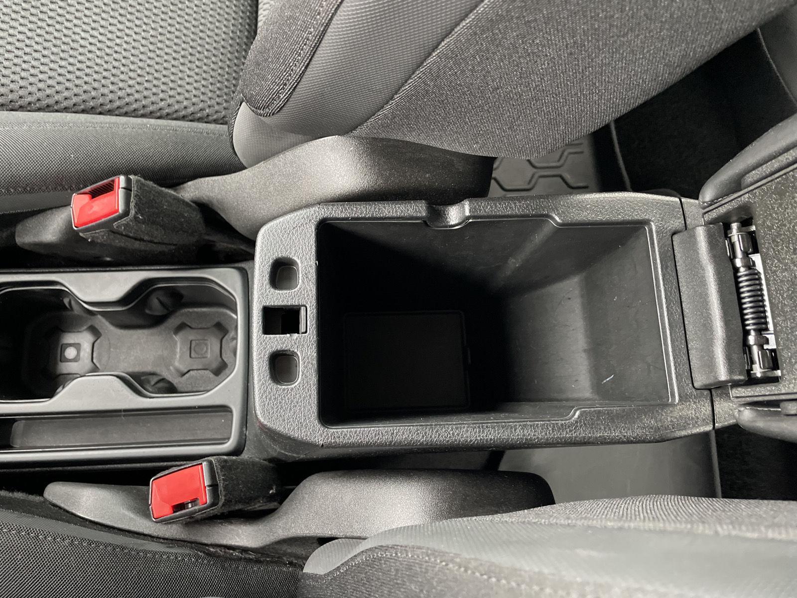 Vehicle photo 30