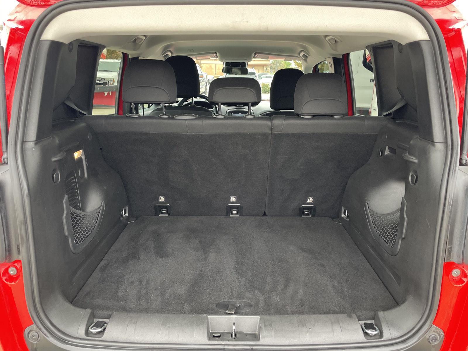 Vehicle photo 34
