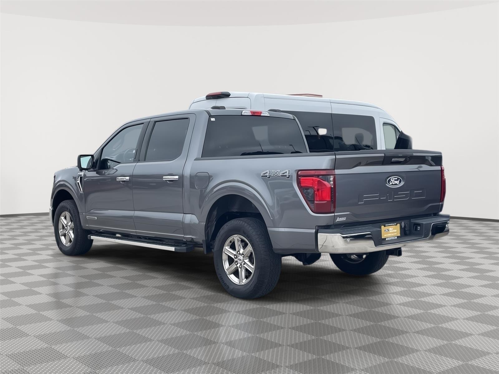 Vehicle photo 9
