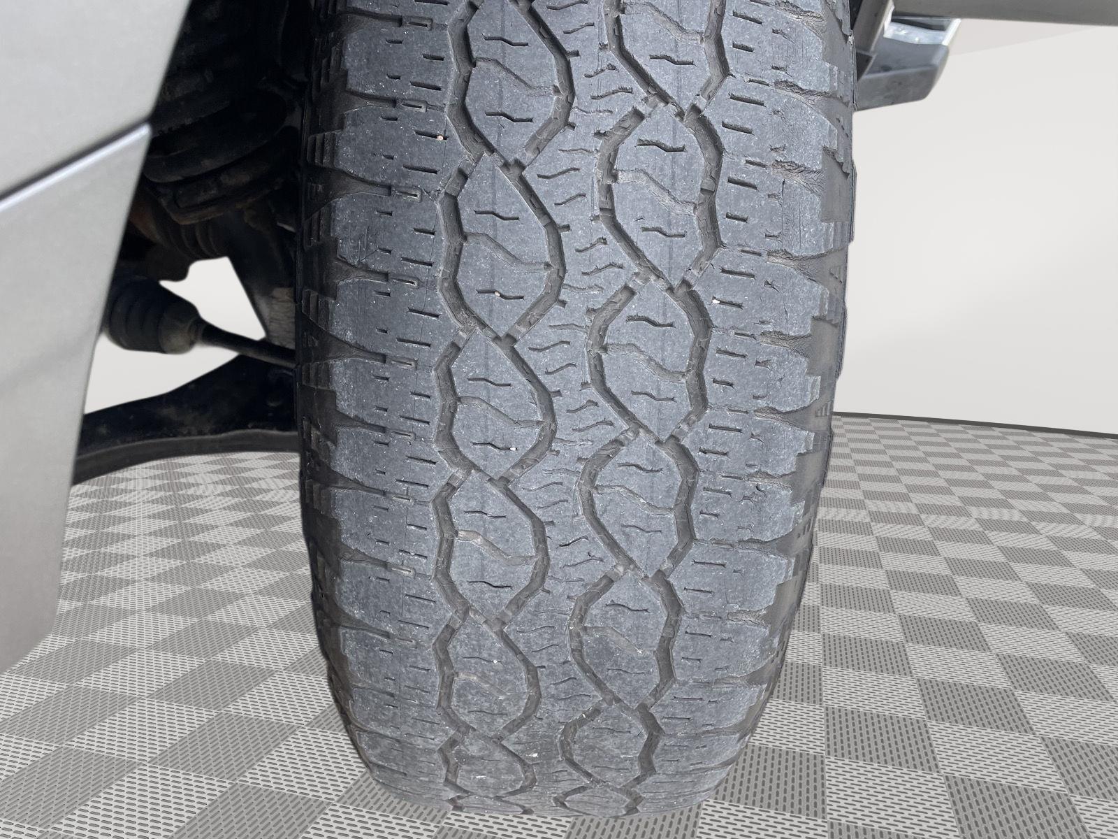 Vehicle photo 11