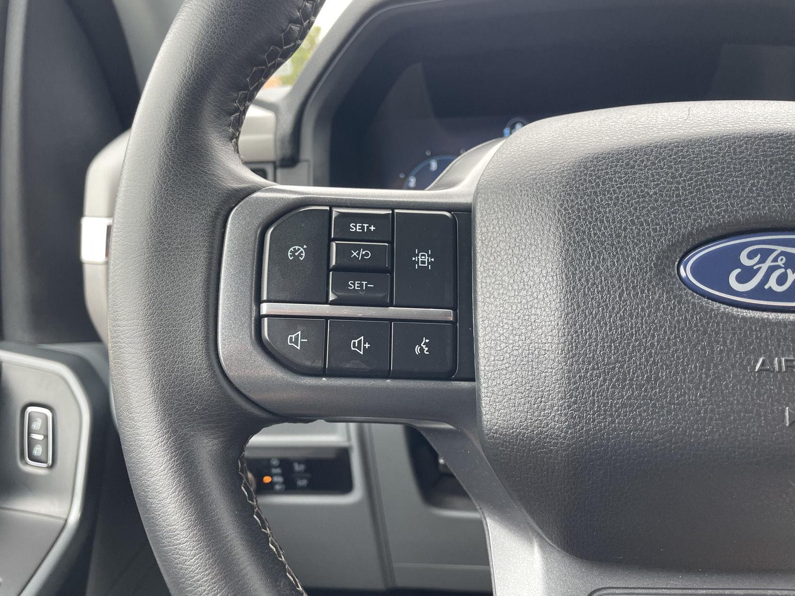 Vehicle photo 13