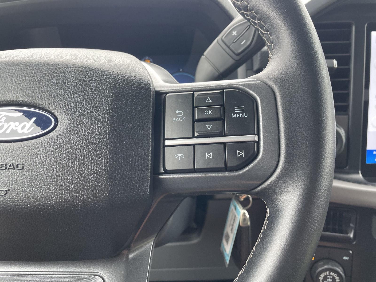 Vehicle photo 14