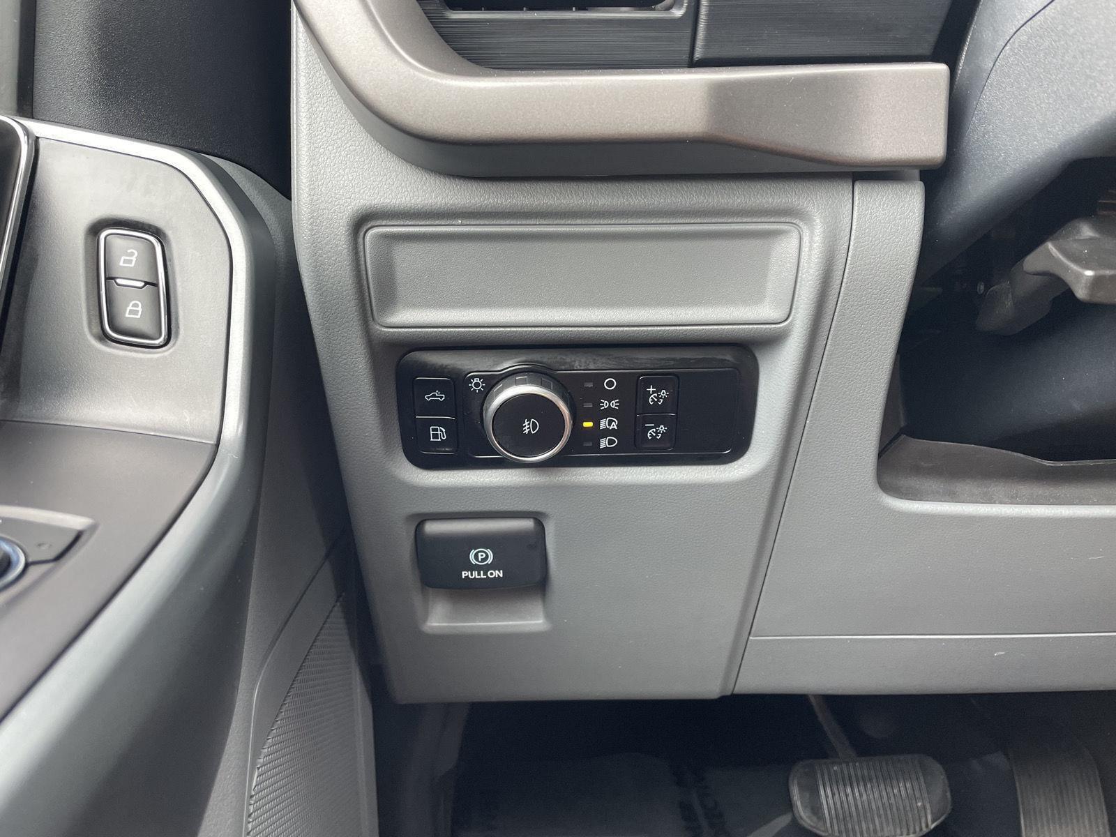 Vehicle photo 16