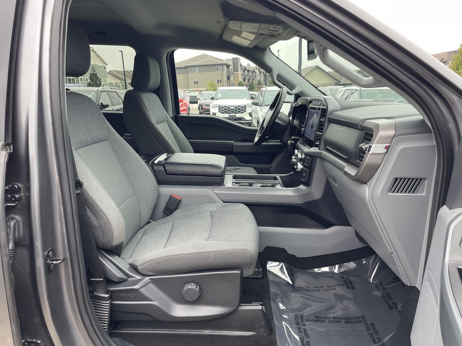Vehicle photo 19