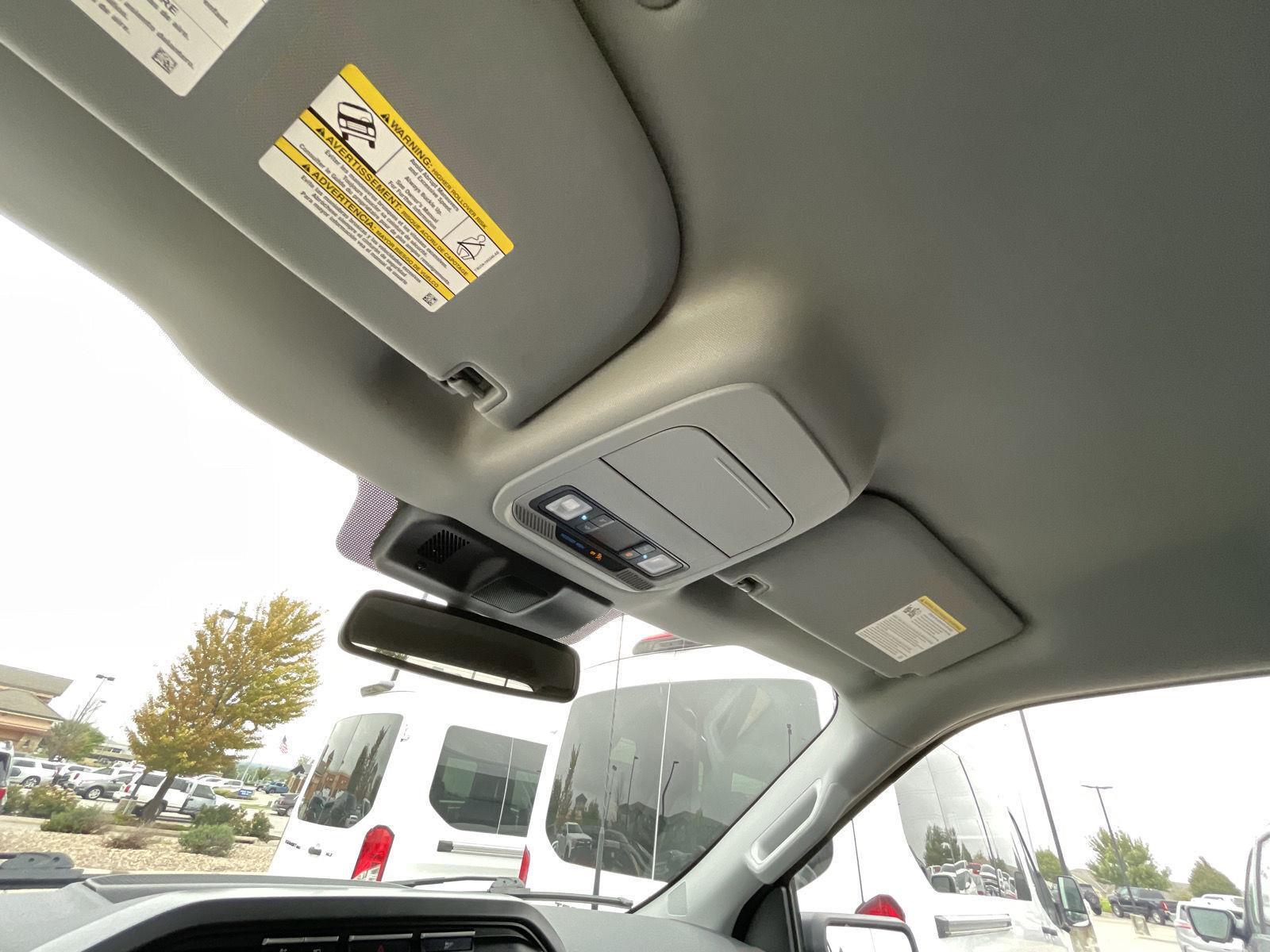 Vehicle photo 21