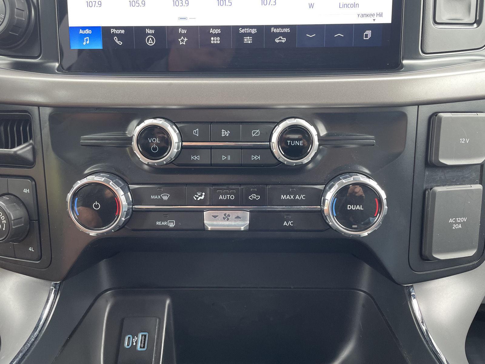 Vehicle photo 26