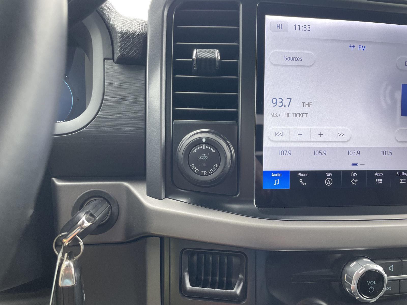 Vehicle photo 28
