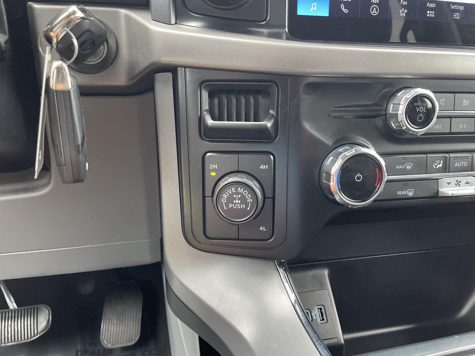 Vehicle photo 29