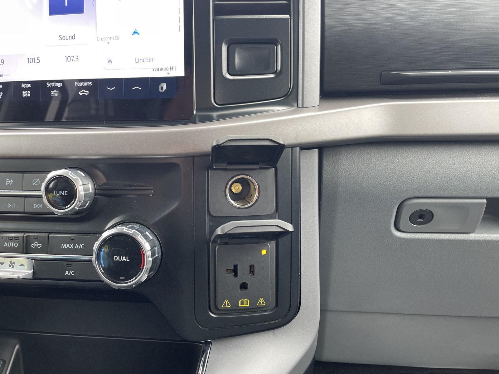Vehicle photo 30