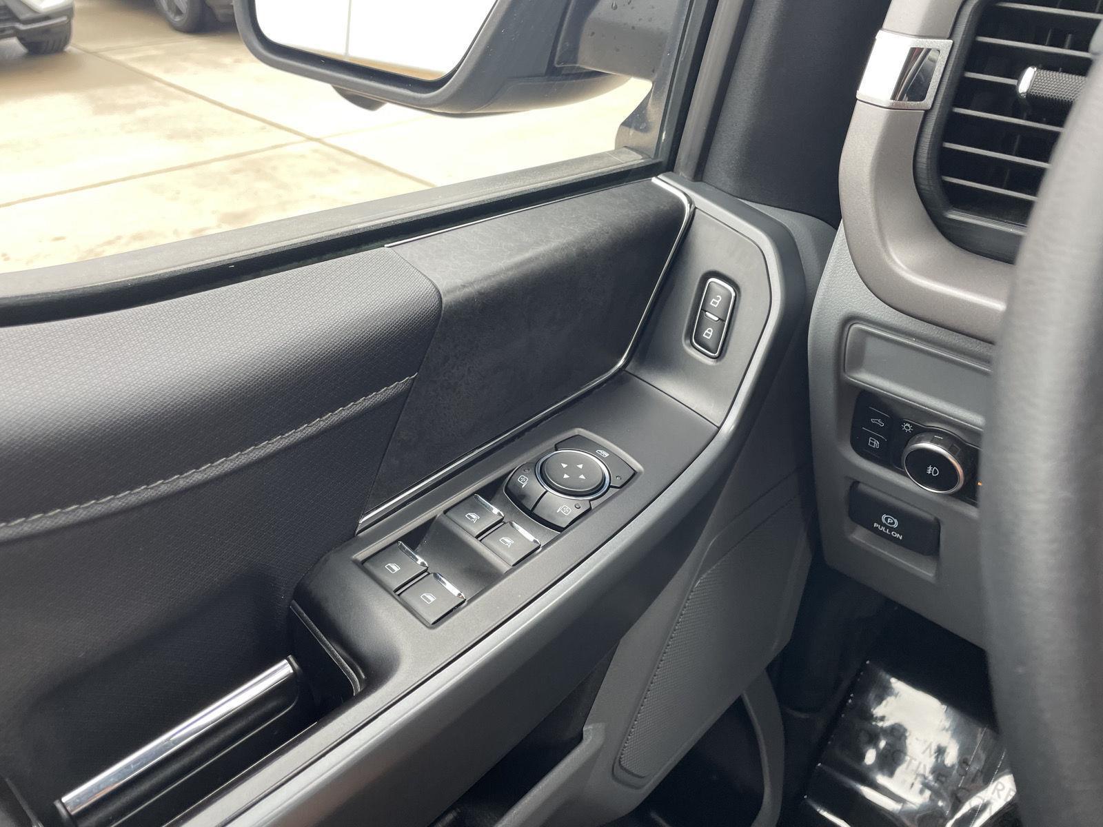 Vehicle photo 31