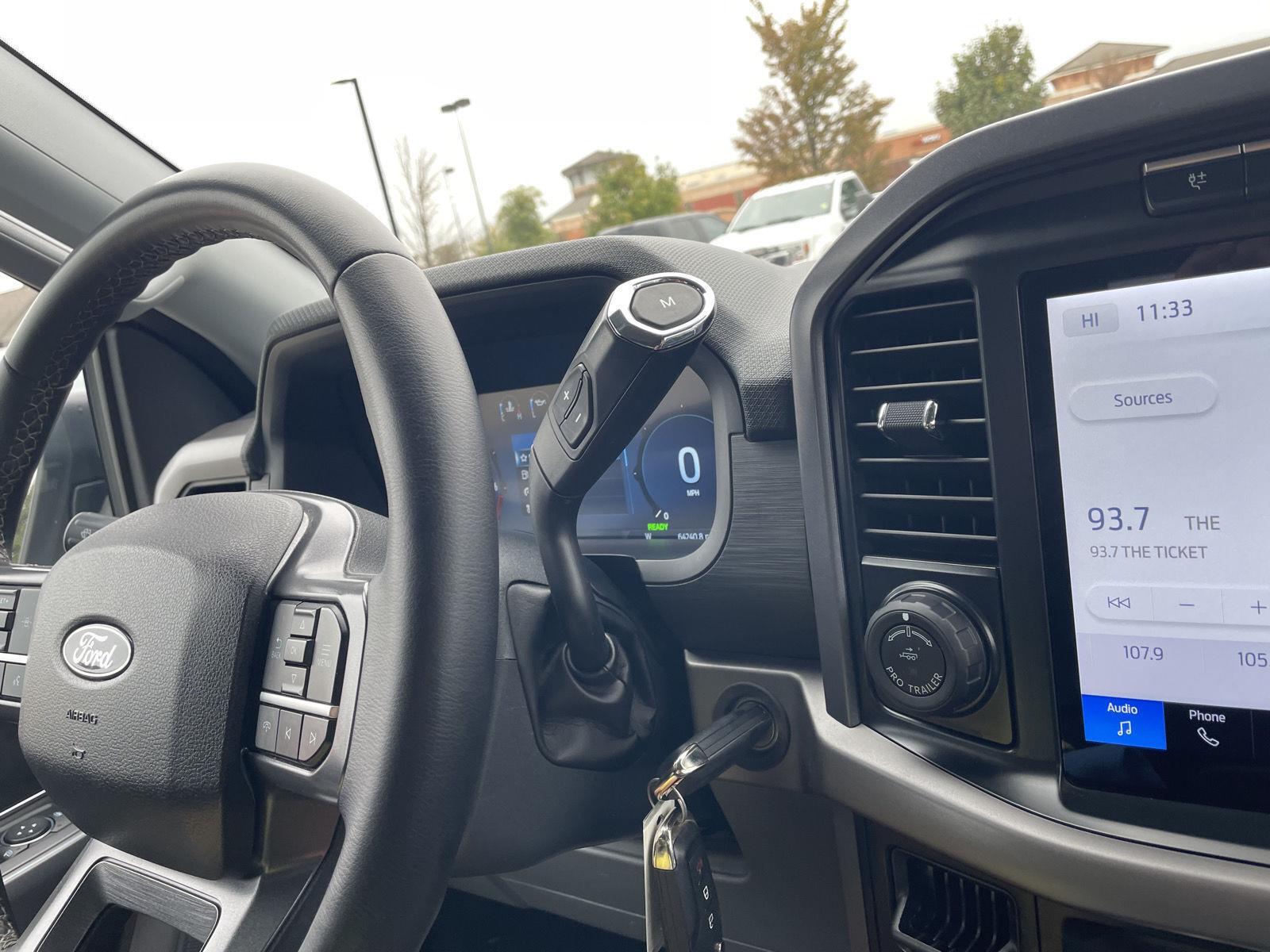 Vehicle photo 32