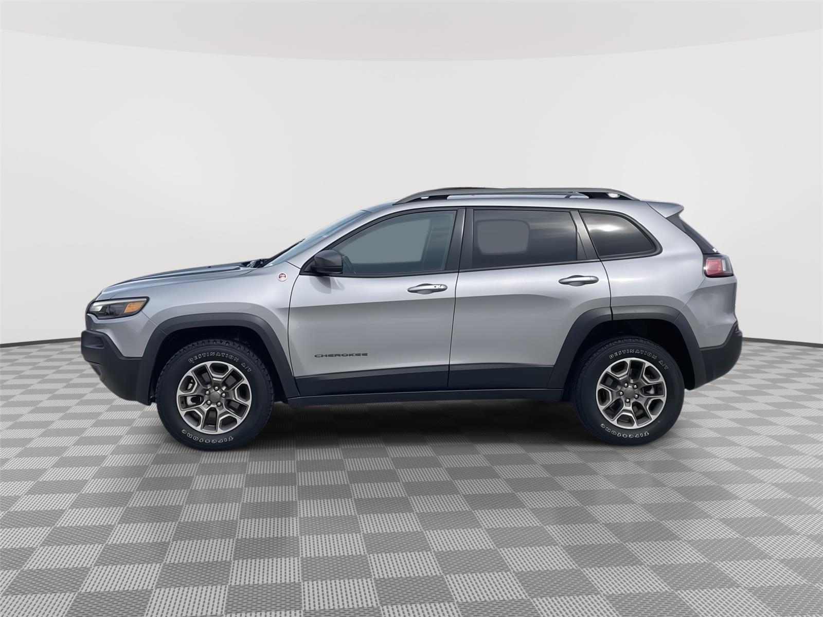 Vehicle photo 2