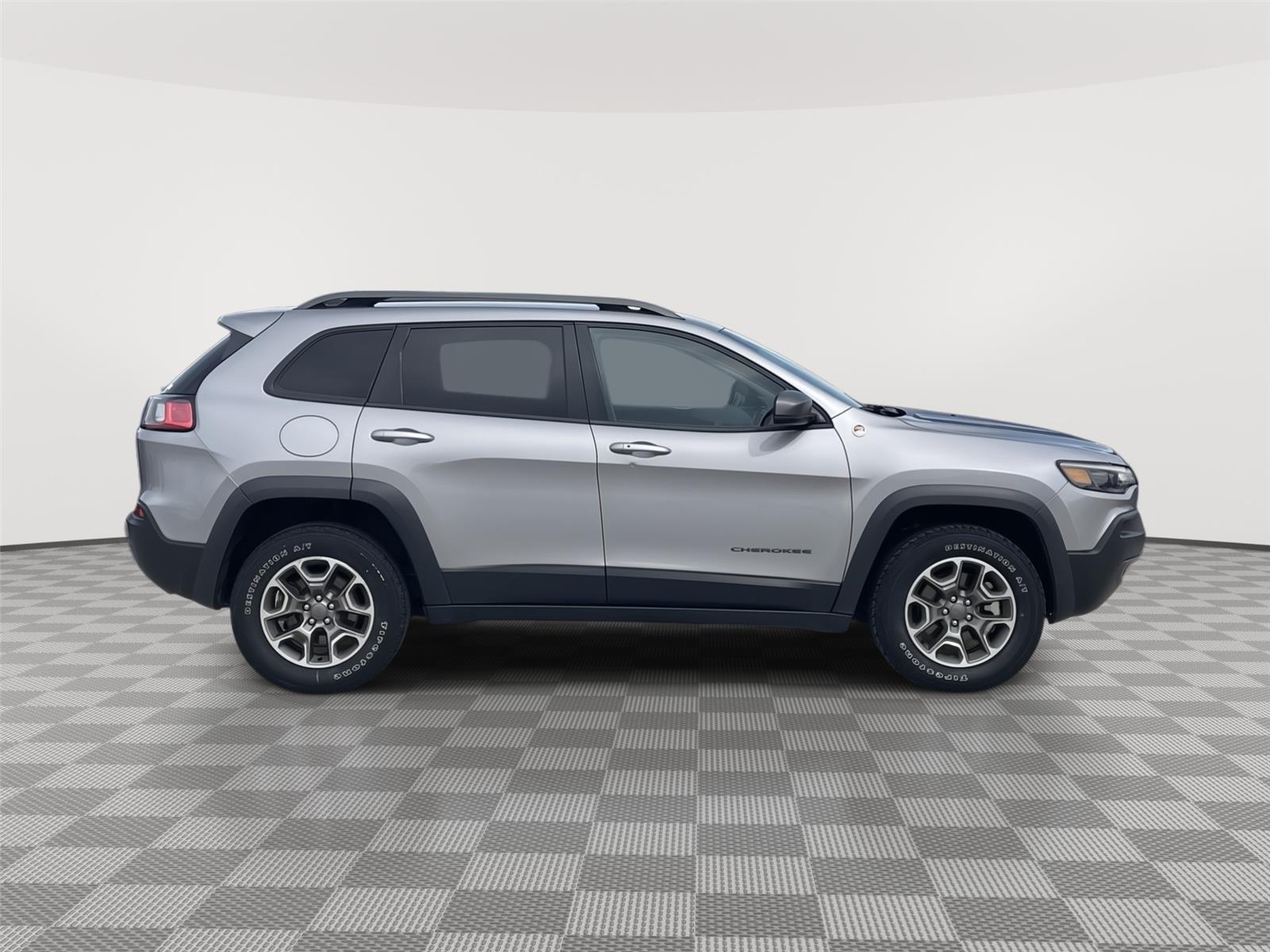 Vehicle photo 6