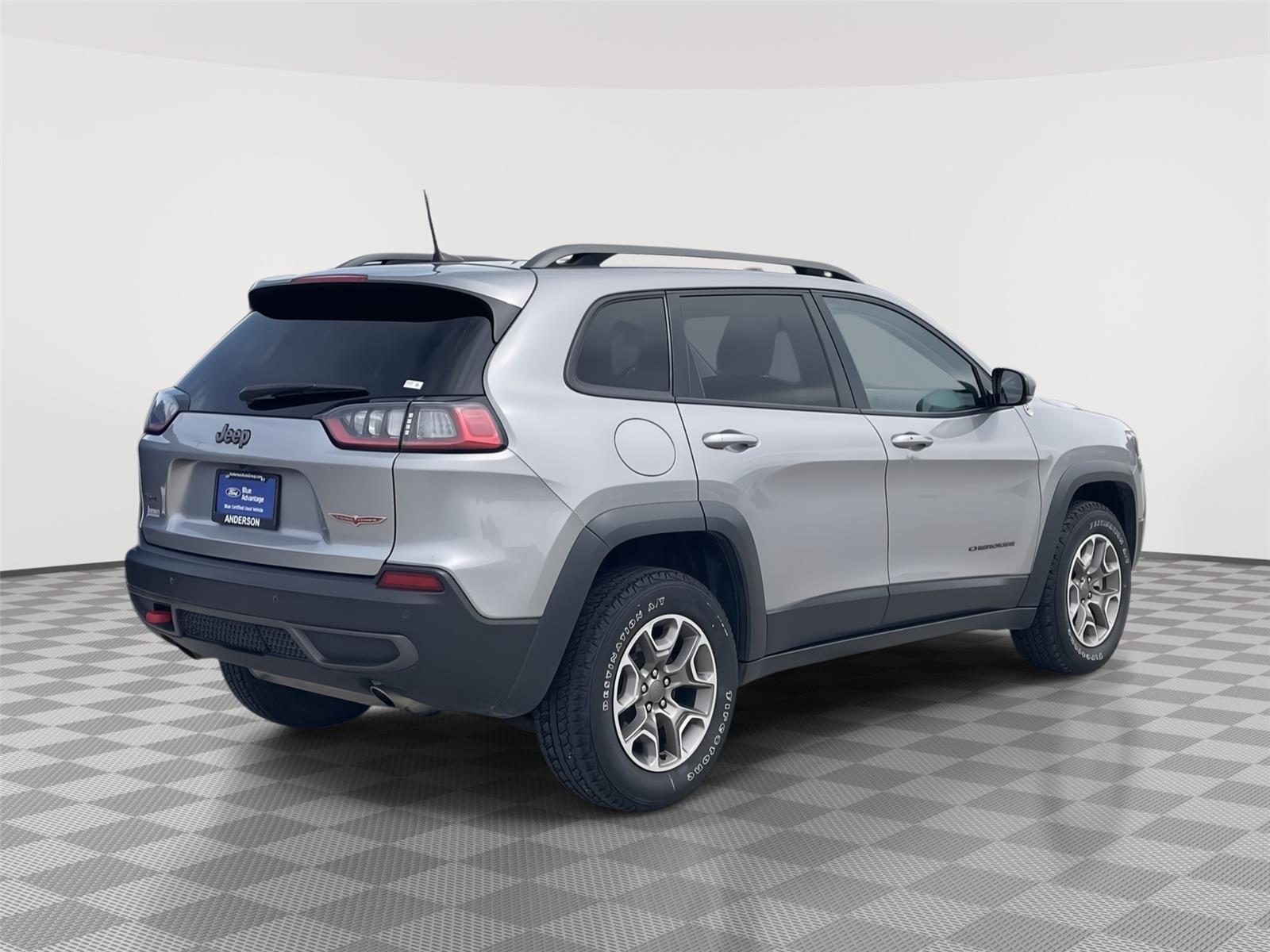 Vehicle photo 7