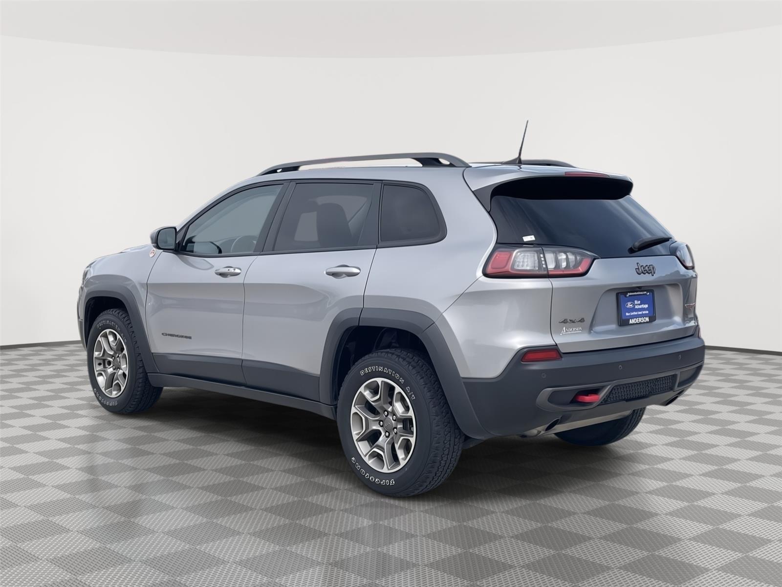 Vehicle photo 9
