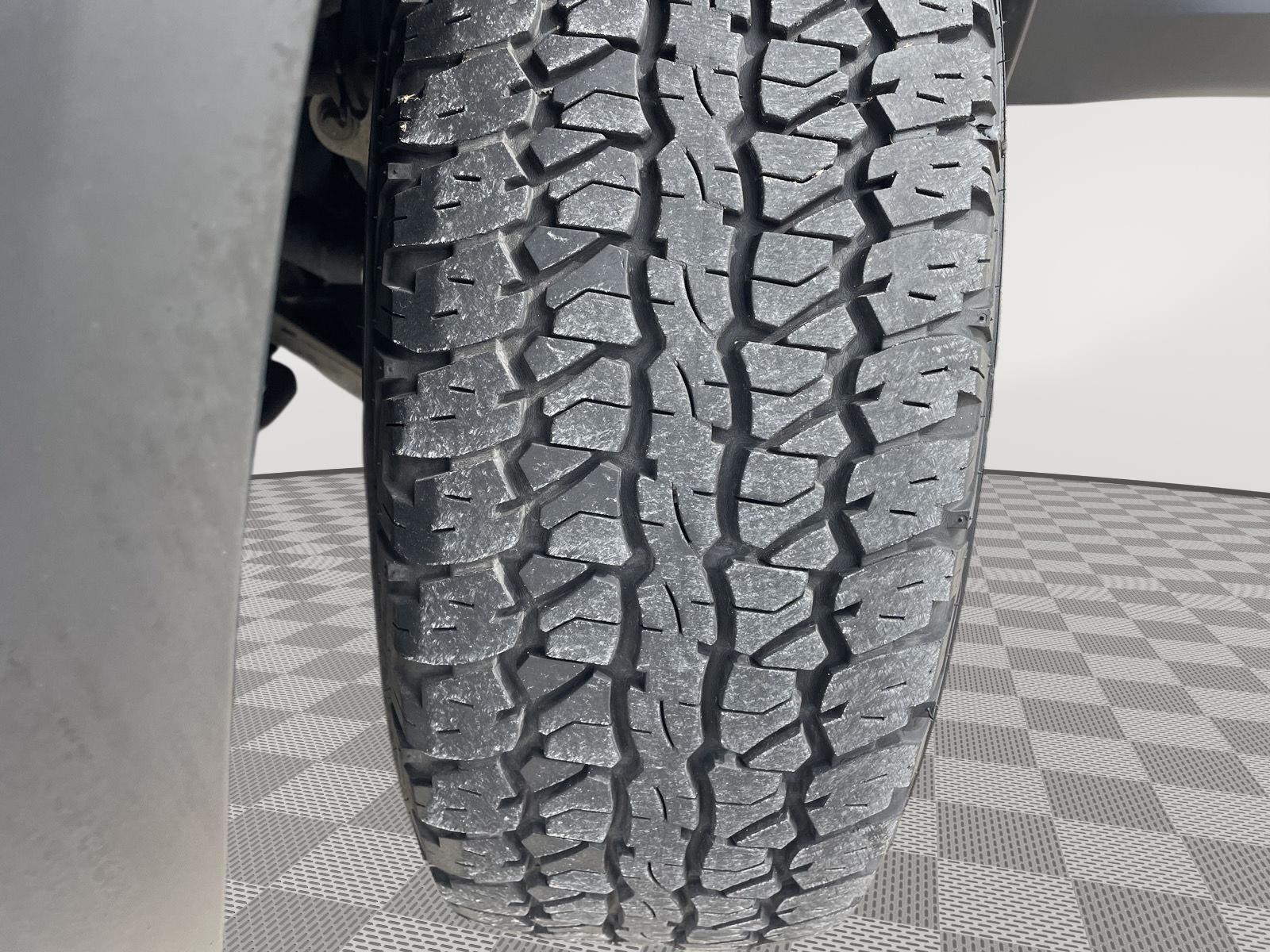 Vehicle photo 11