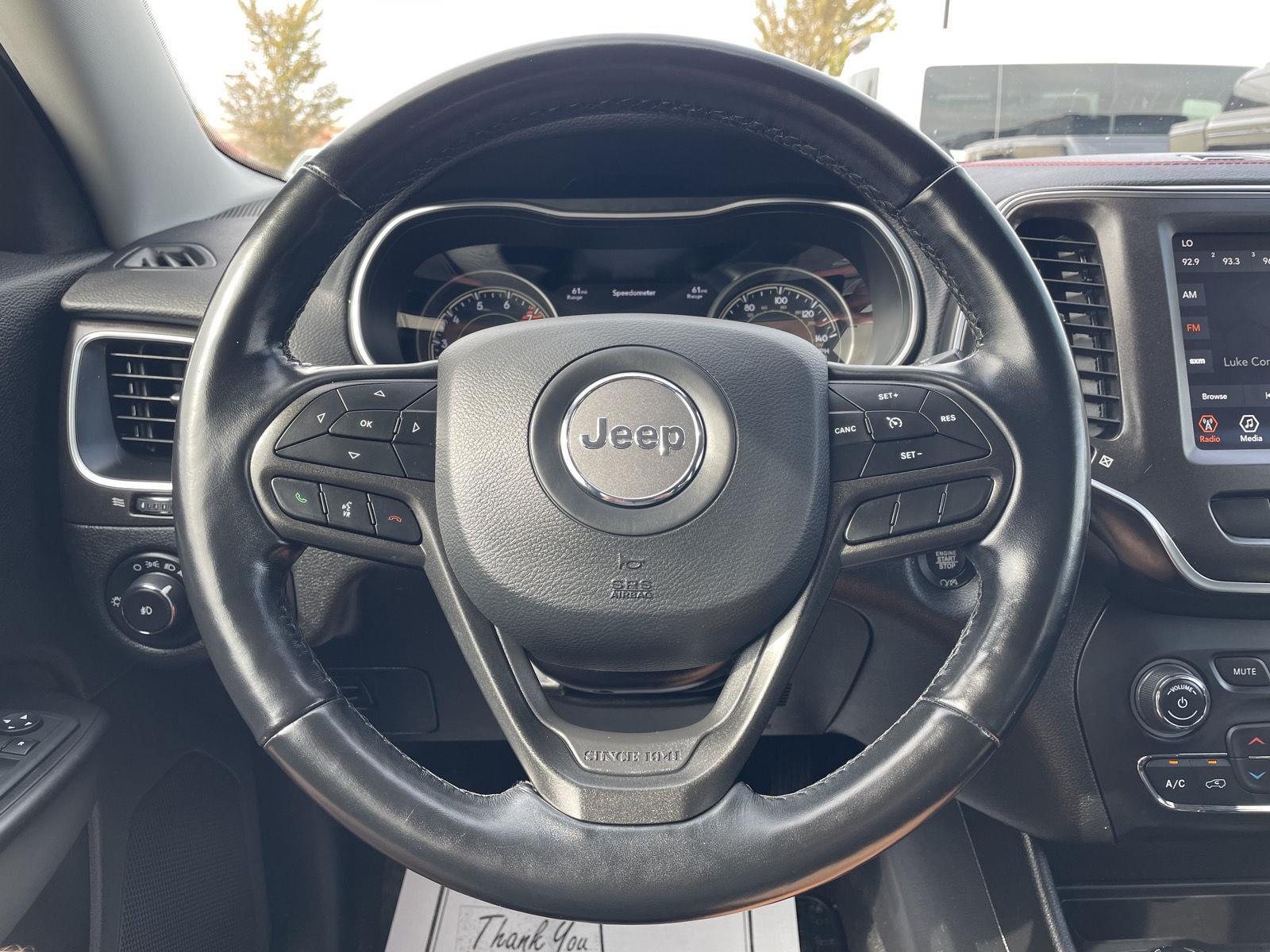 Vehicle photo 12