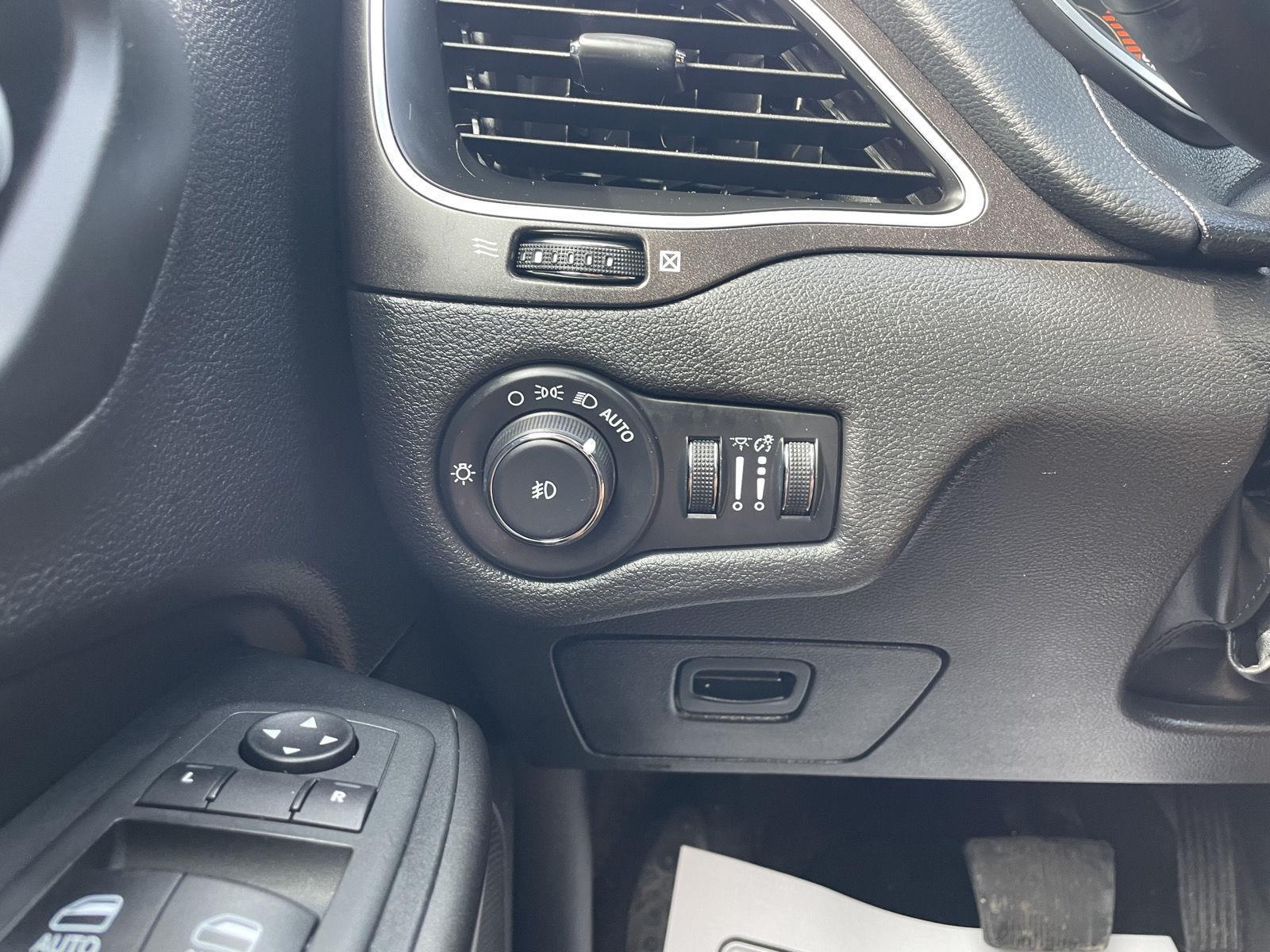 Vehicle photo 16