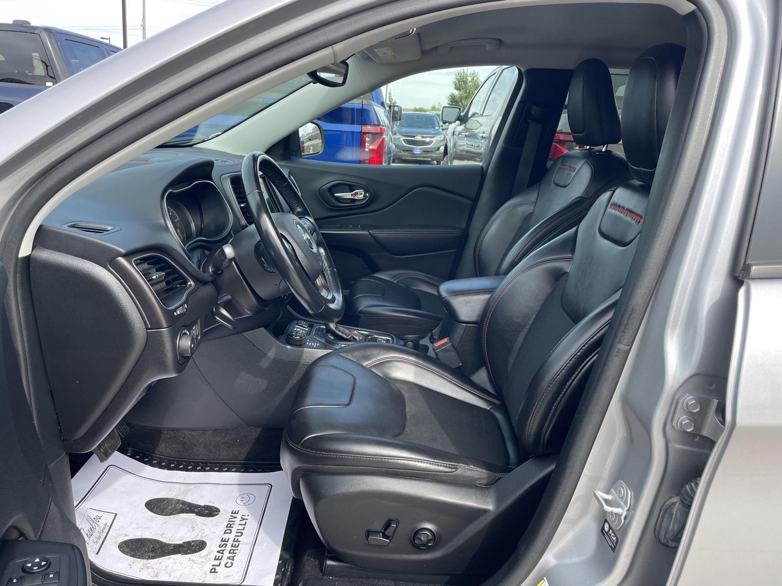 Vehicle photo 17