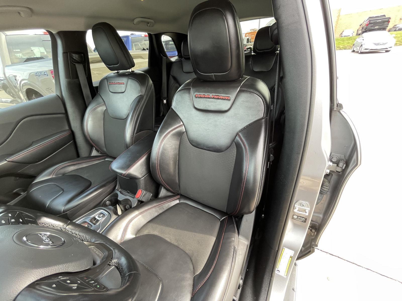 Vehicle photo 18