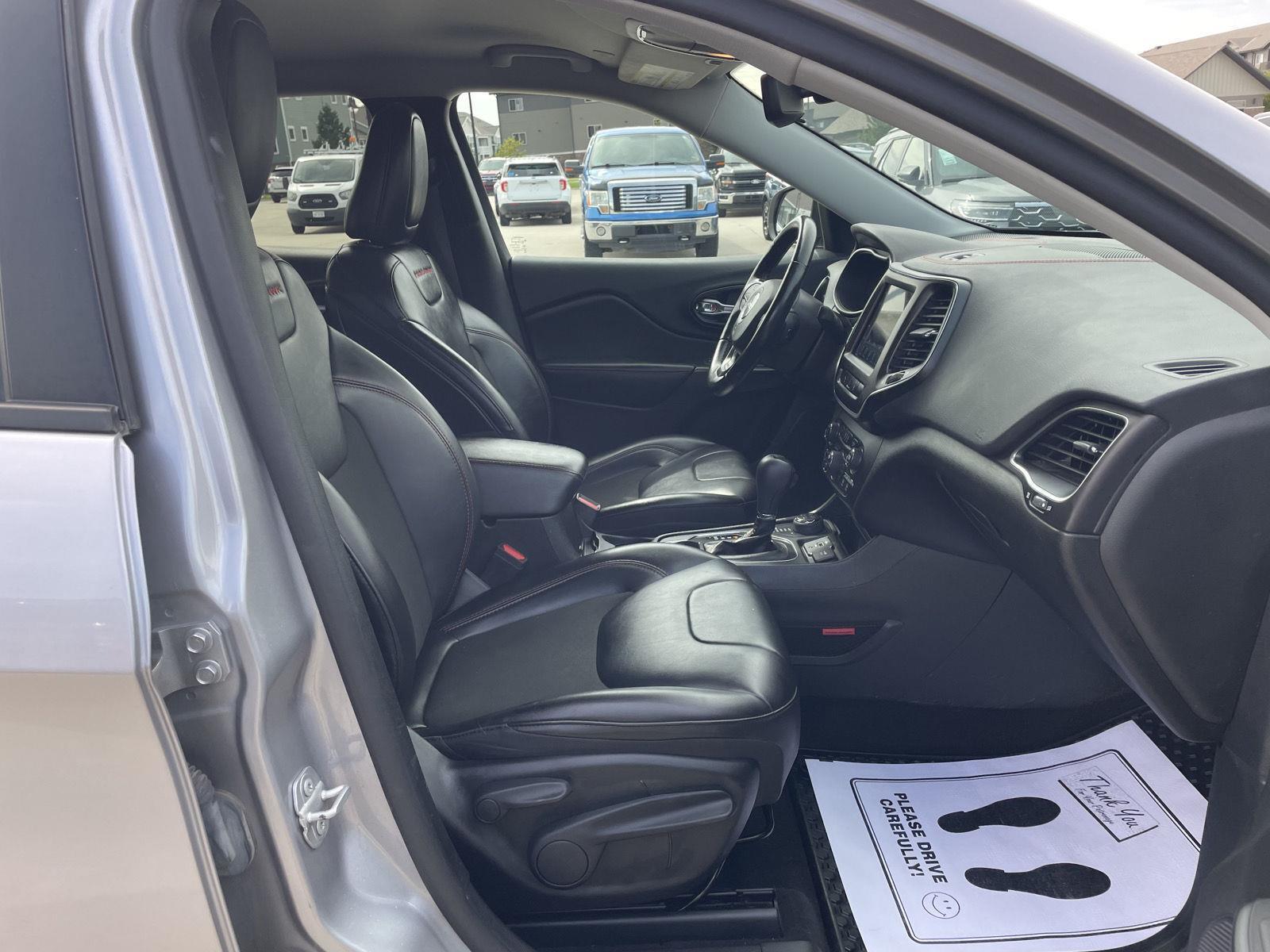 Vehicle photo 19