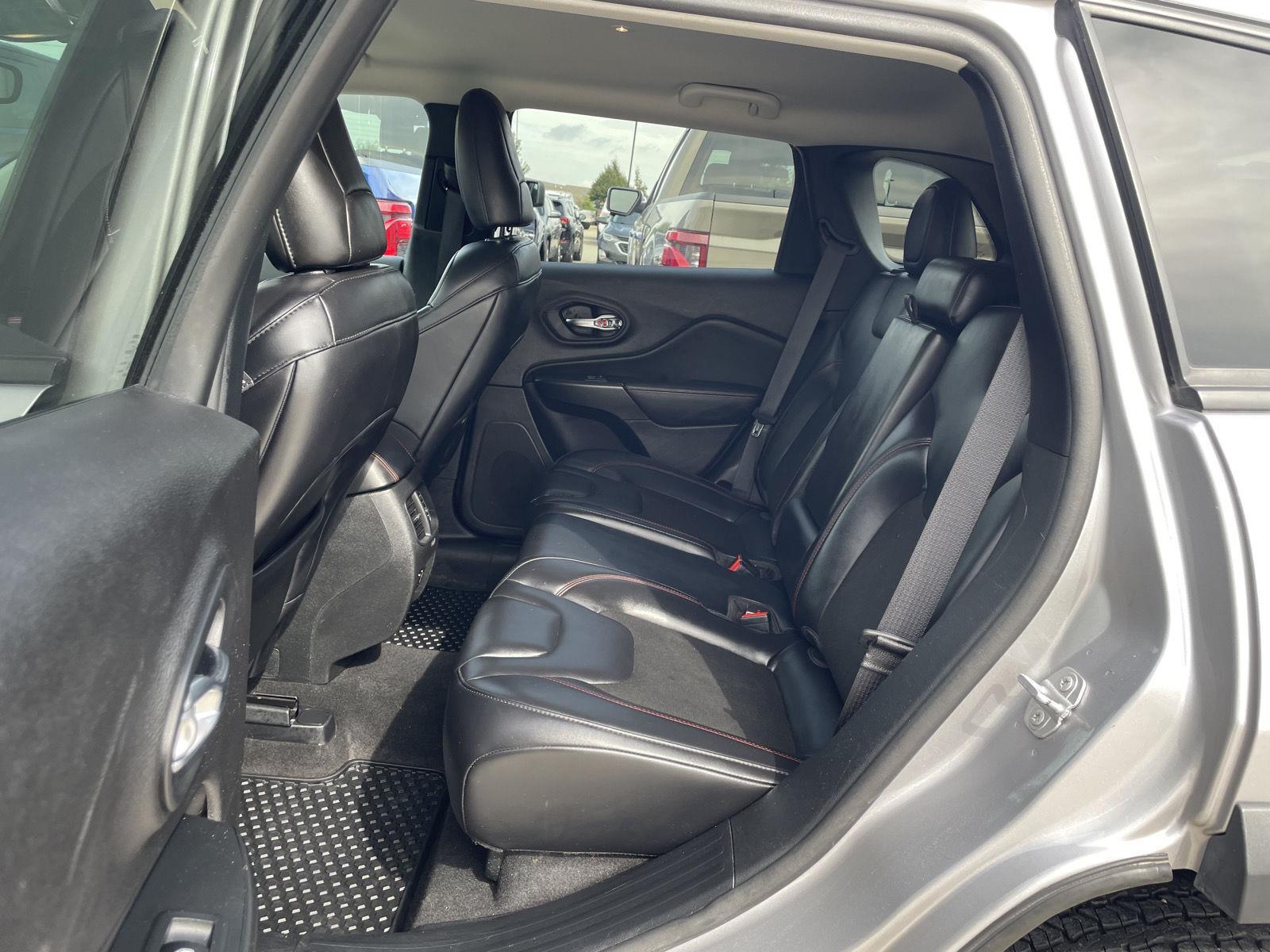Vehicle photo 20