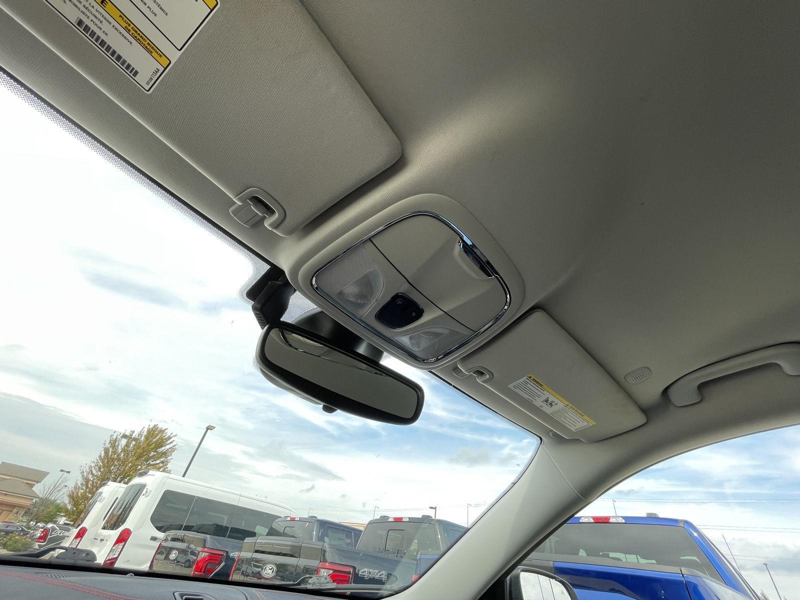 Vehicle photo 21