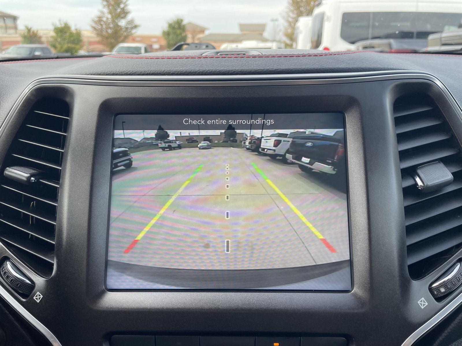 Vehicle photo 23