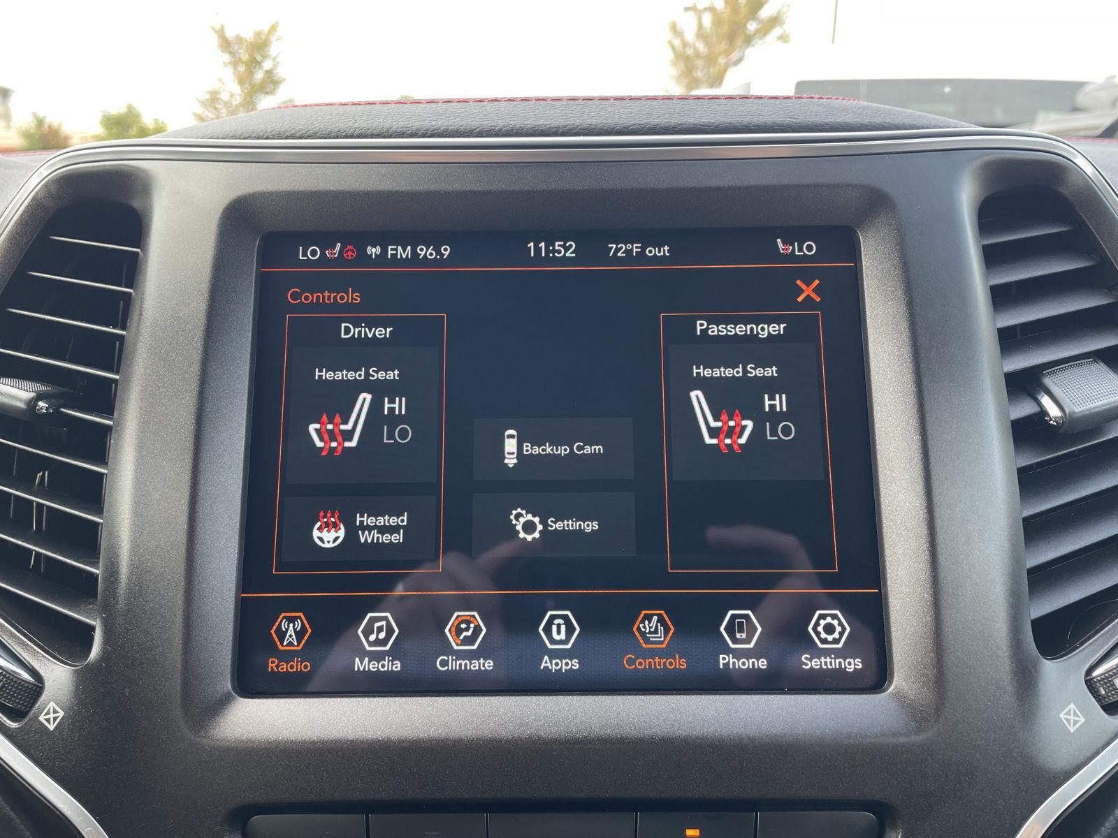 Vehicle photo 26