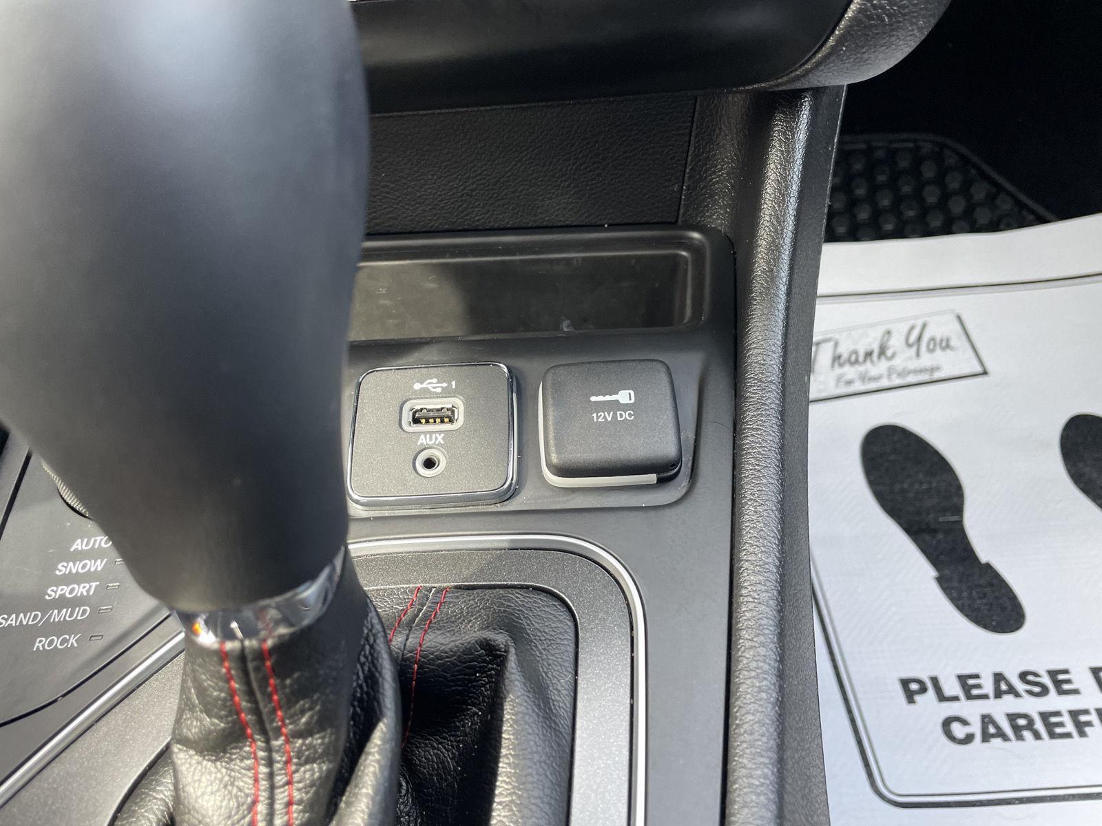 Vehicle photo 27