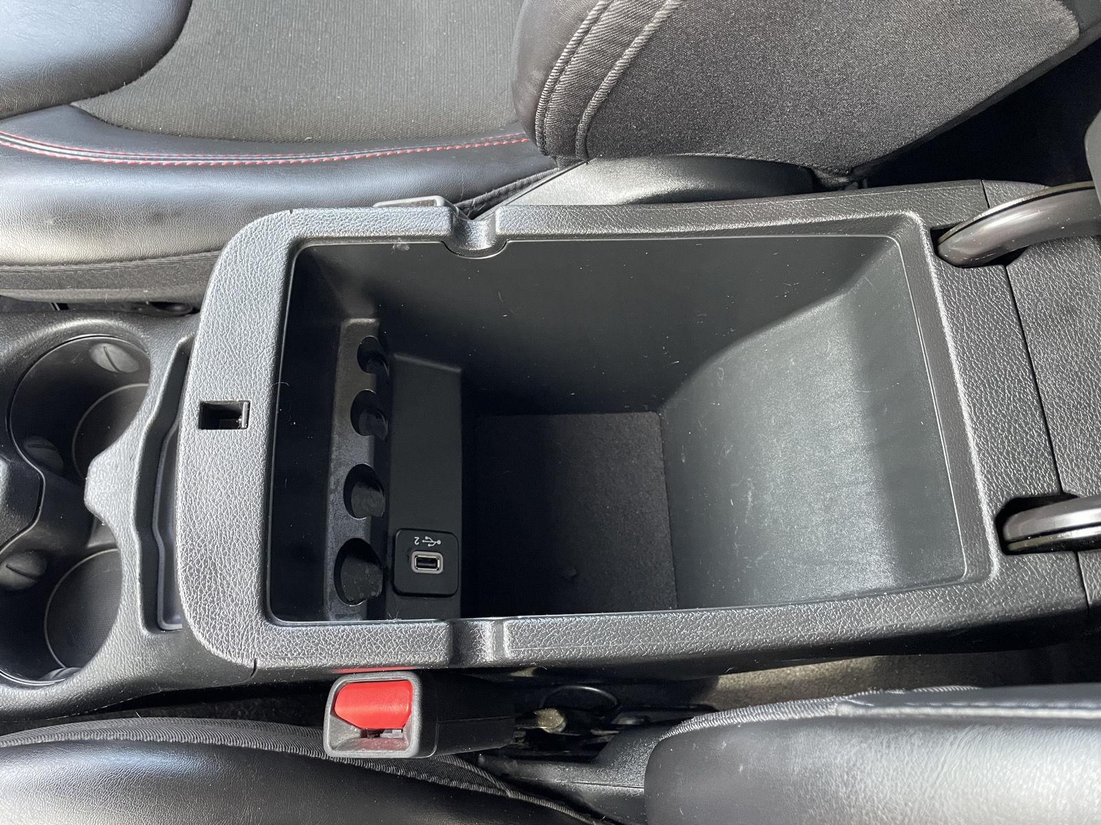 Vehicle photo 30