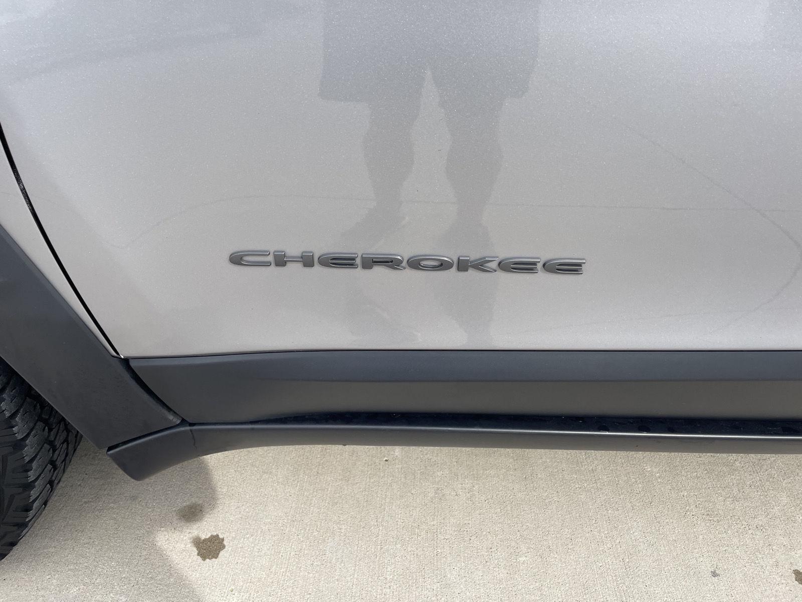 Vehicle photo 35