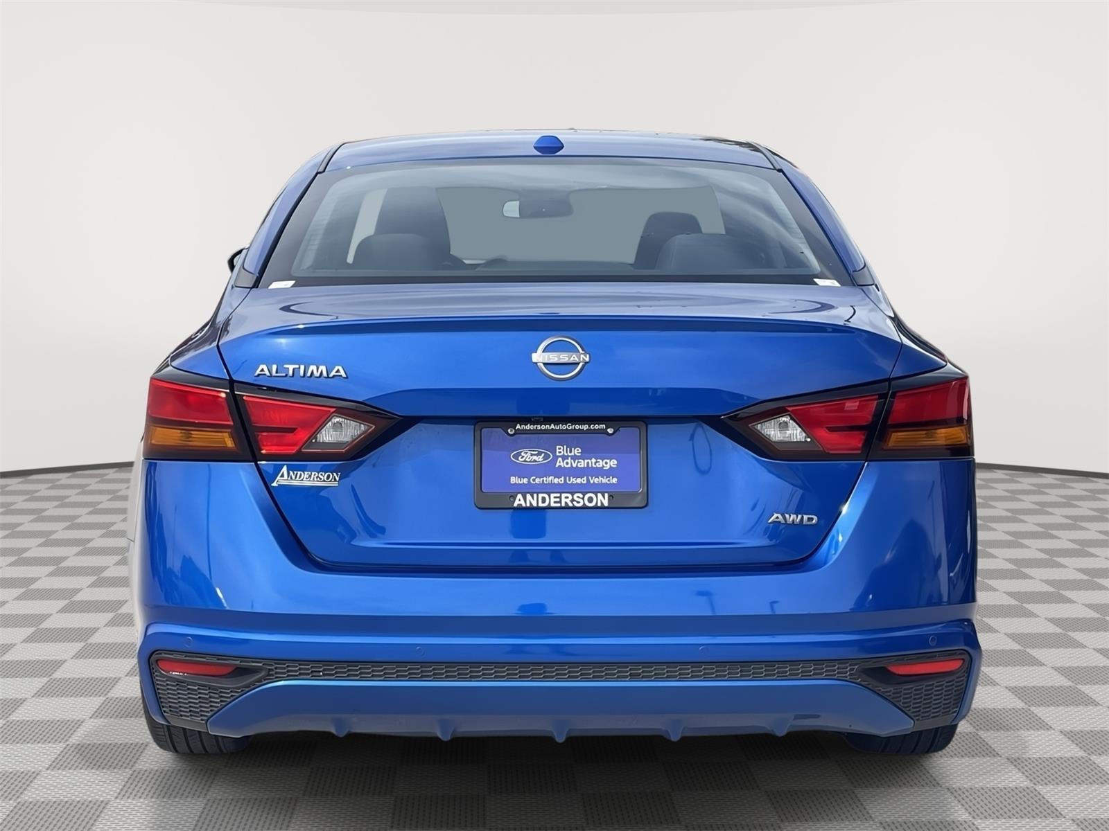 Vehicle photo 8