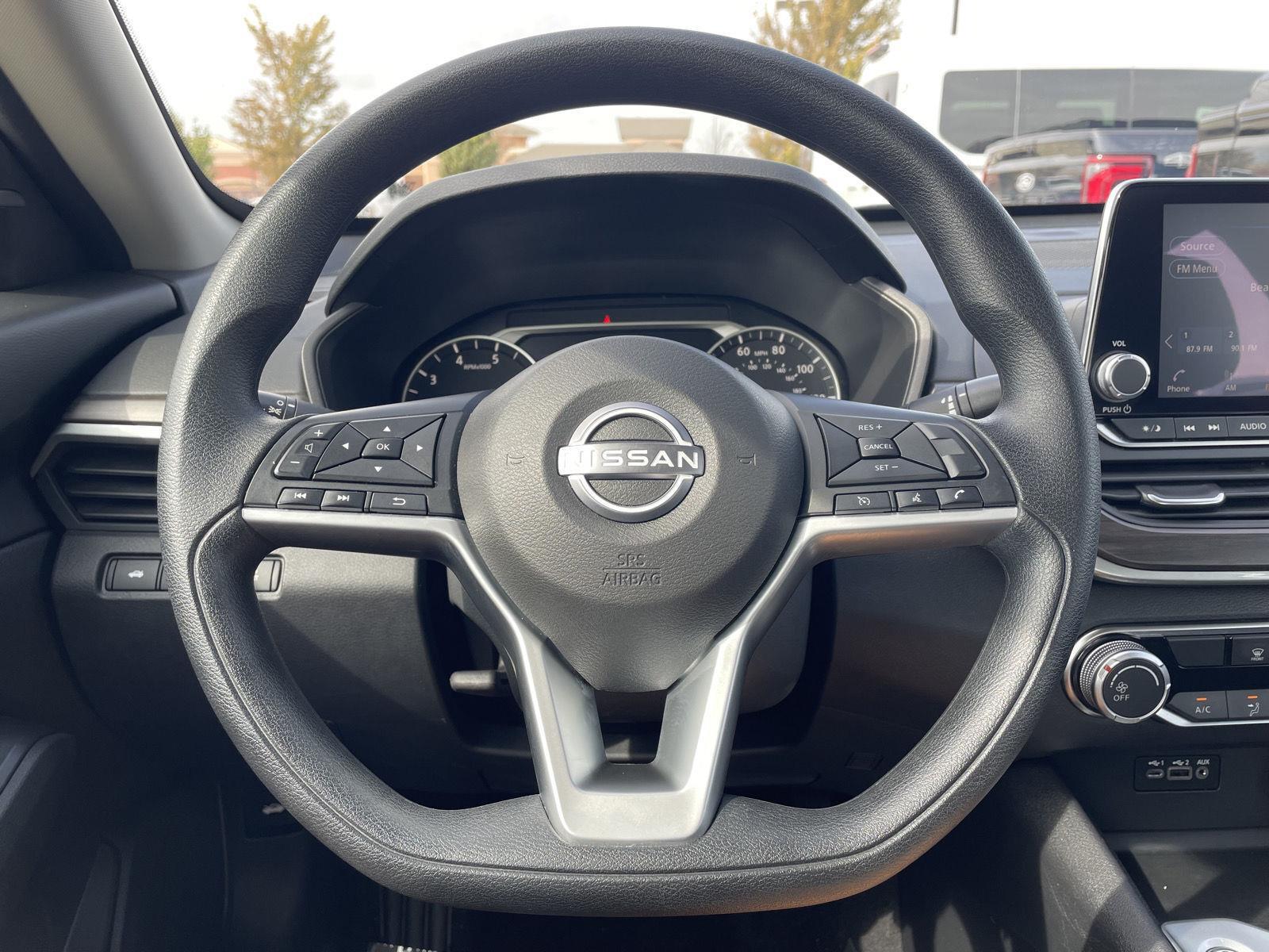 Vehicle photo 12