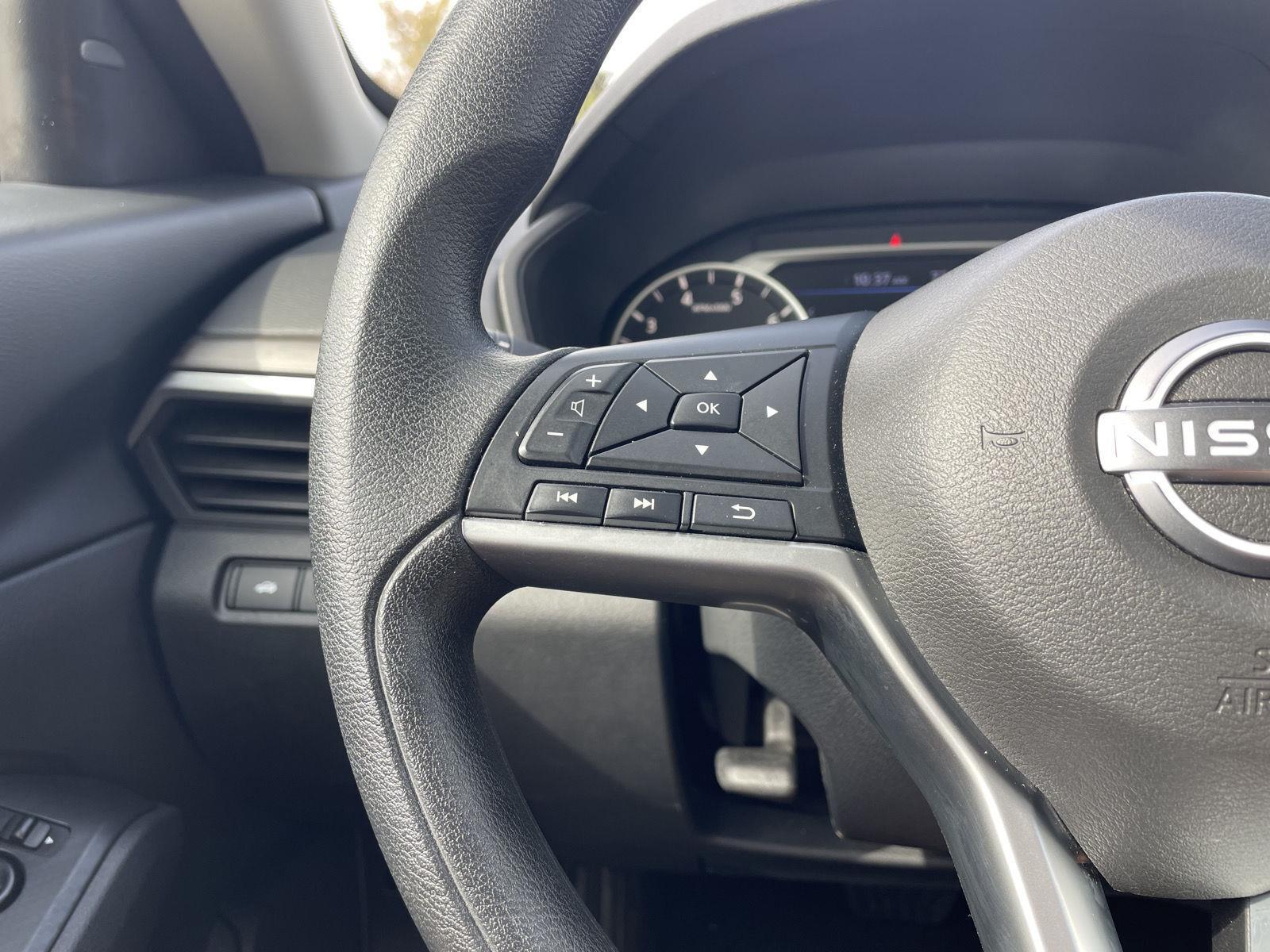 Vehicle photo 13