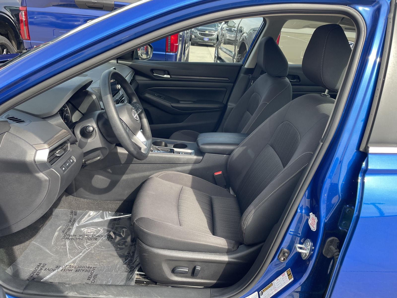 Vehicle photo 17