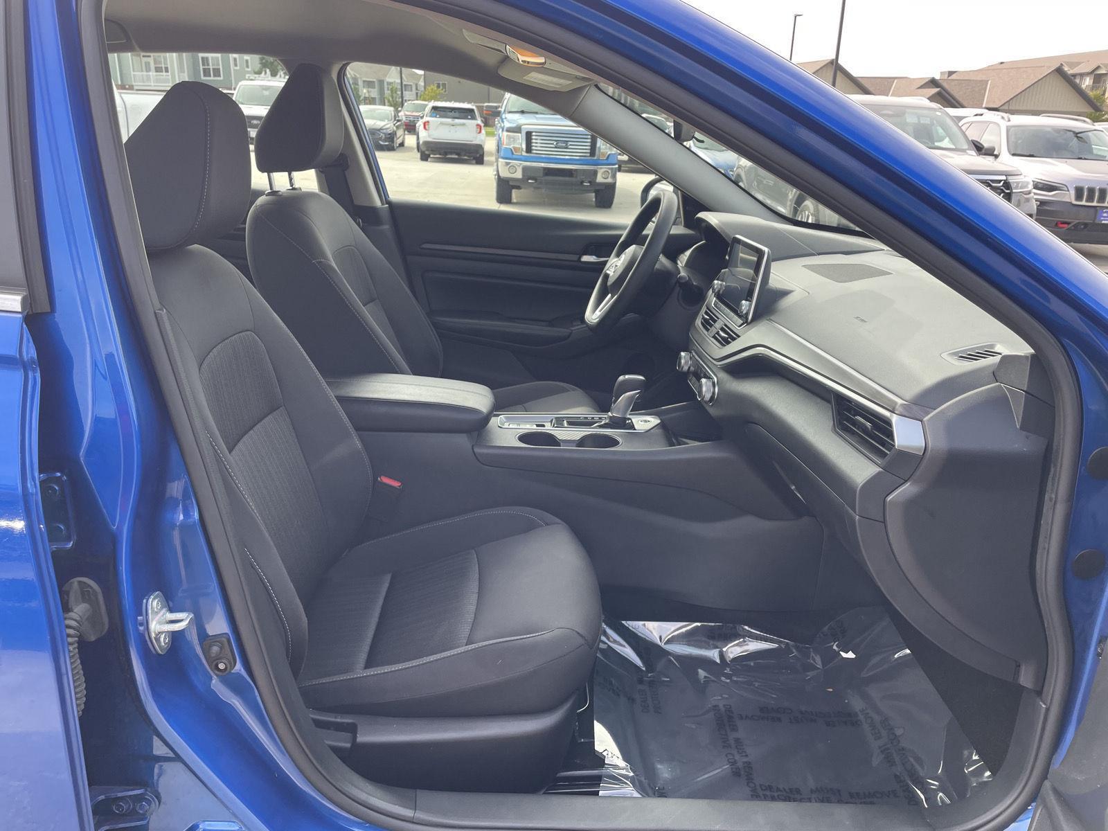 Vehicle photo 19