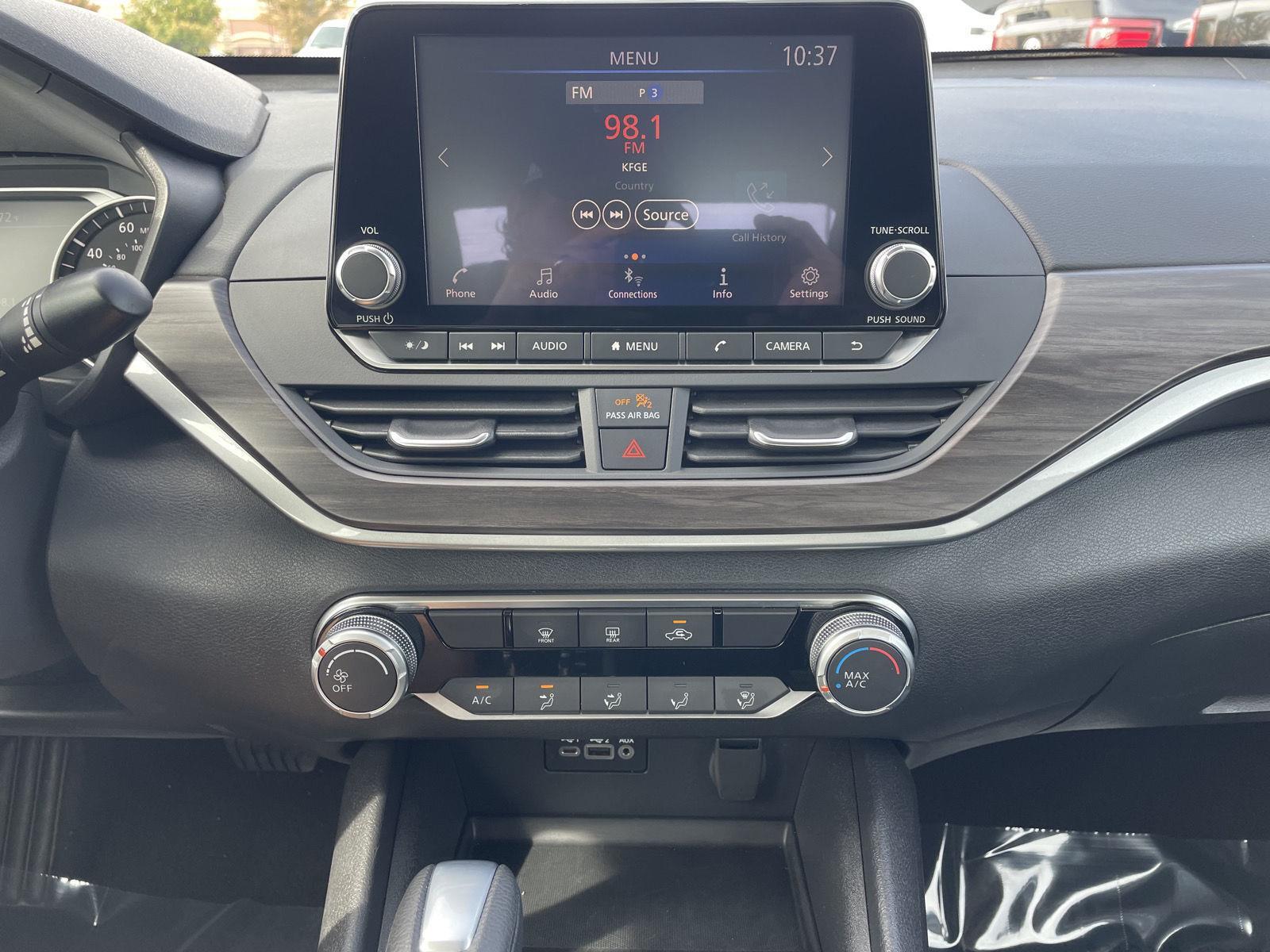 Vehicle photo 22