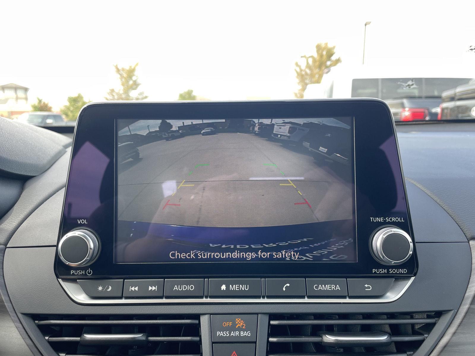 Vehicle photo 23