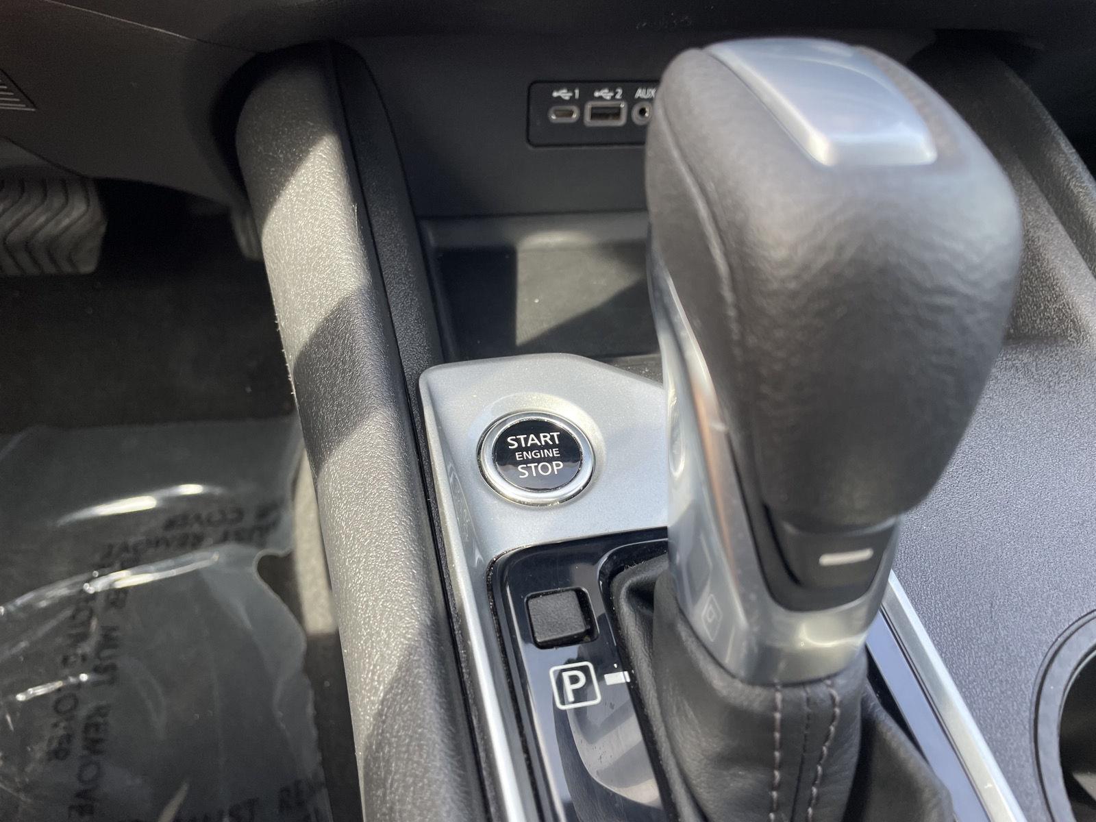 Vehicle photo 24