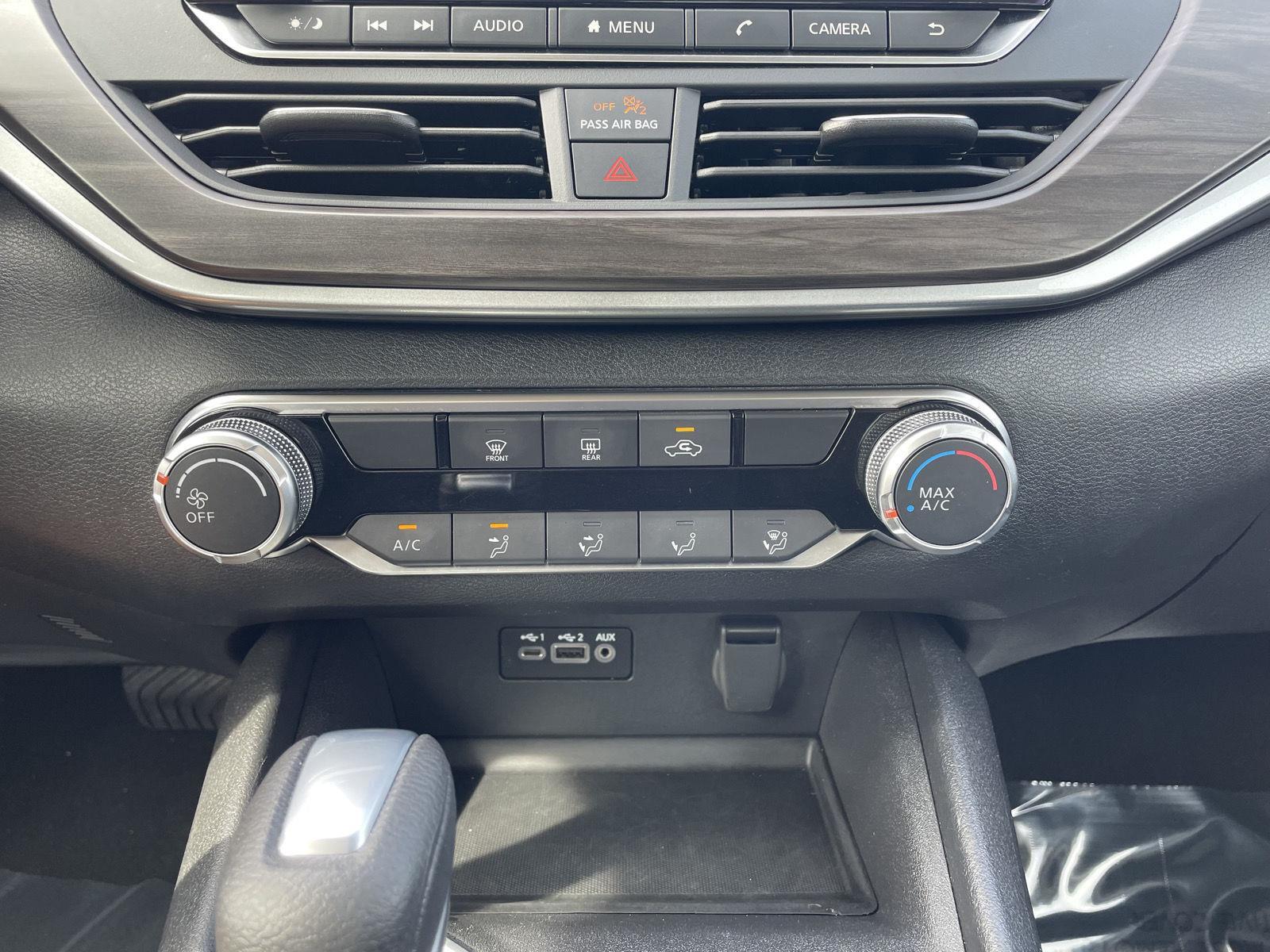 Vehicle photo 25