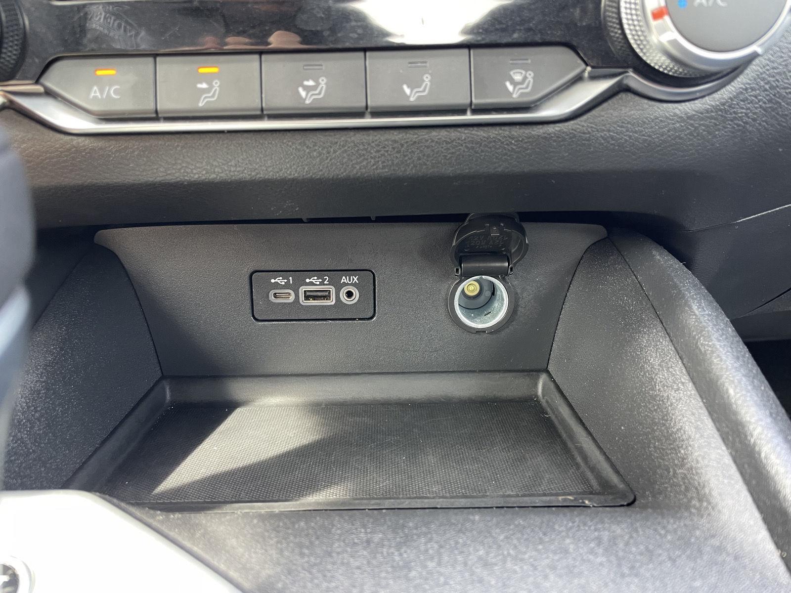 Vehicle photo 26