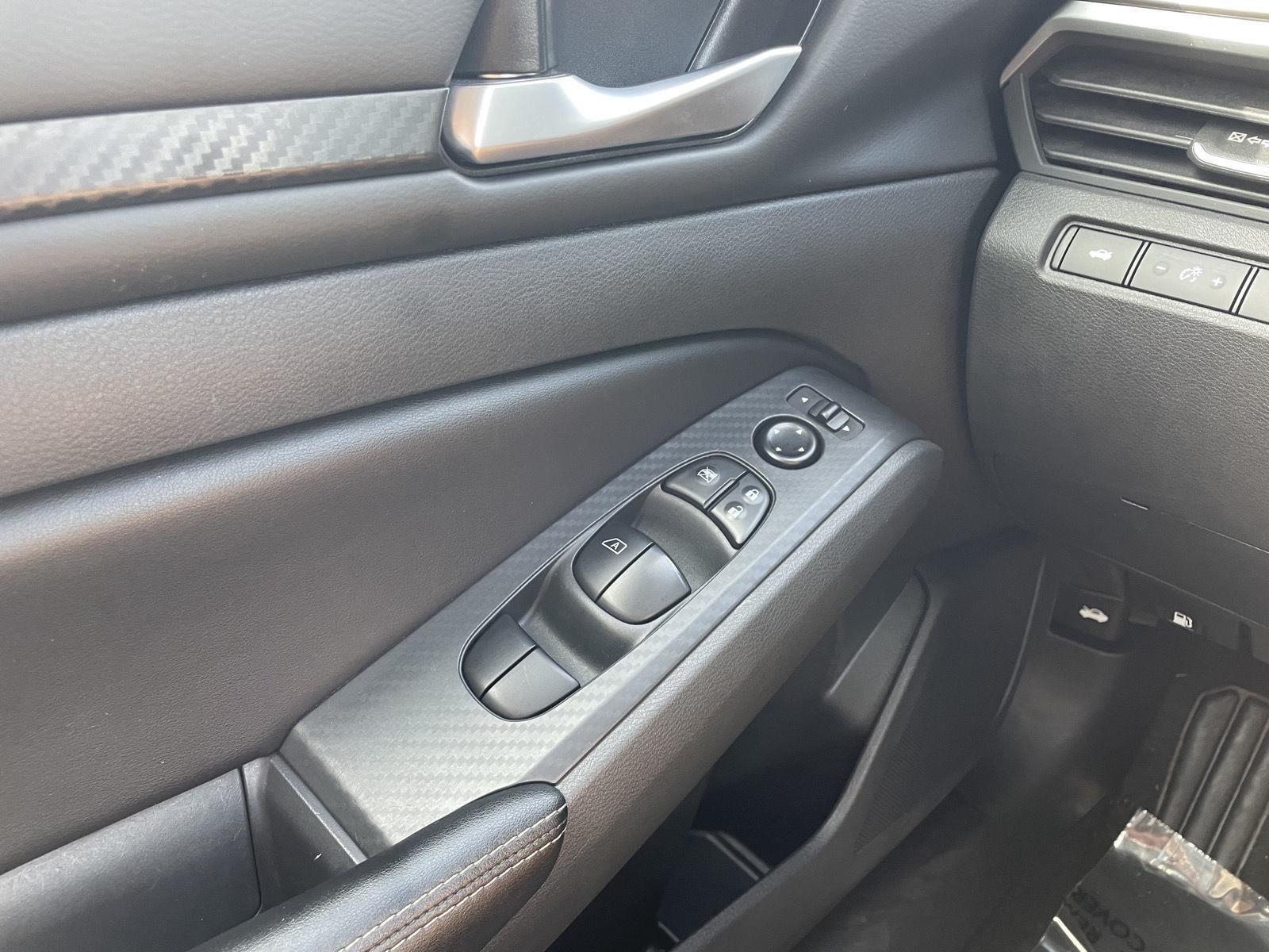 Vehicle photo 27