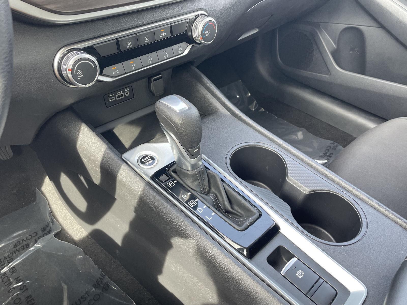 Vehicle photo 28