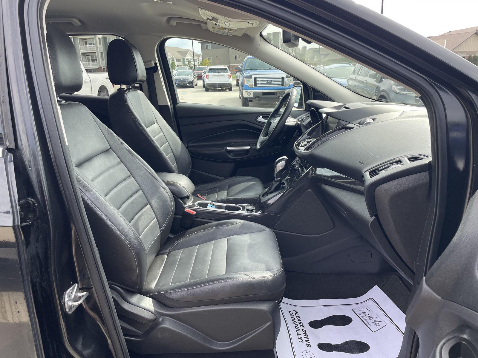 Vehicle photo 19