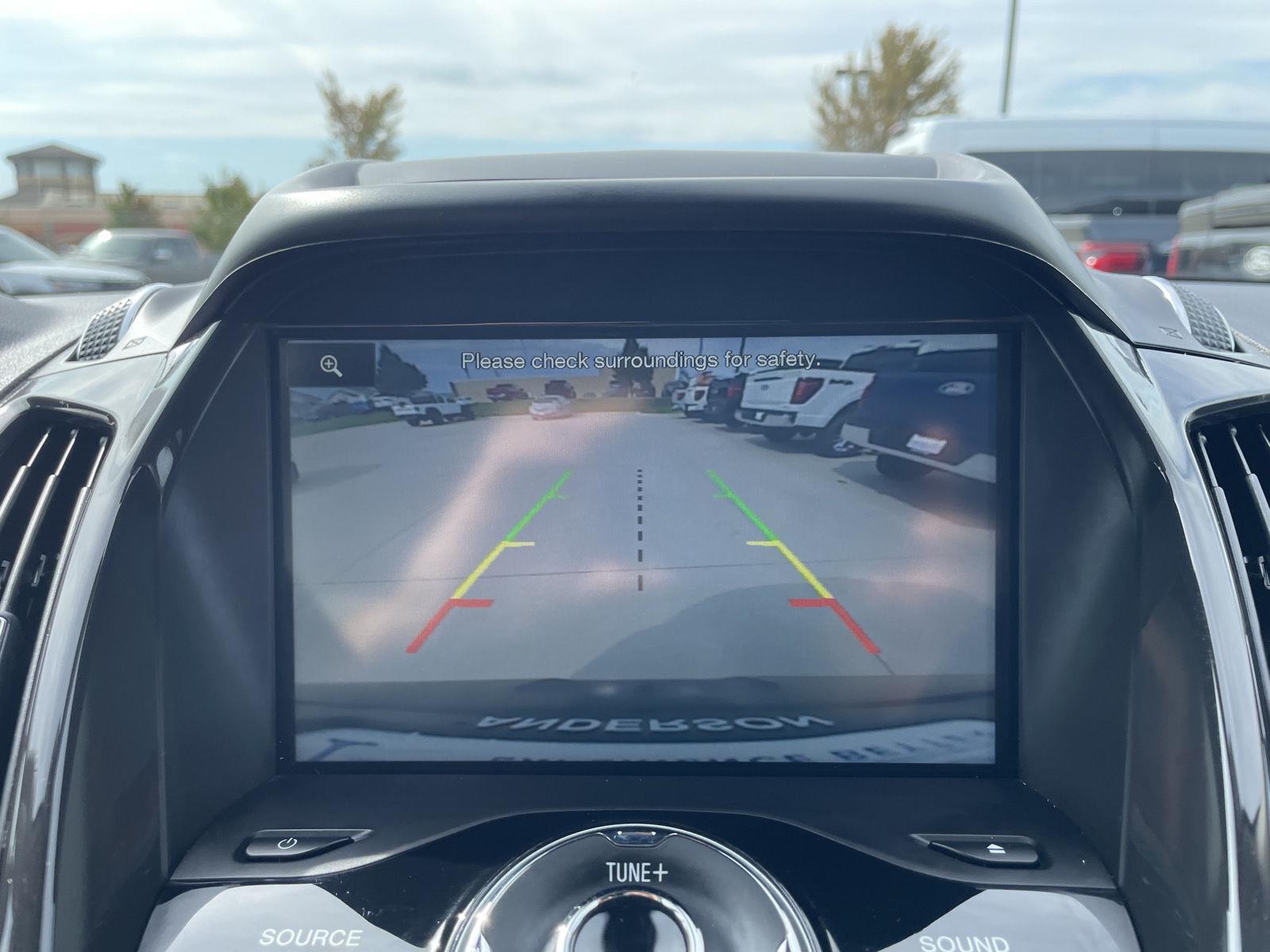 Vehicle photo 23