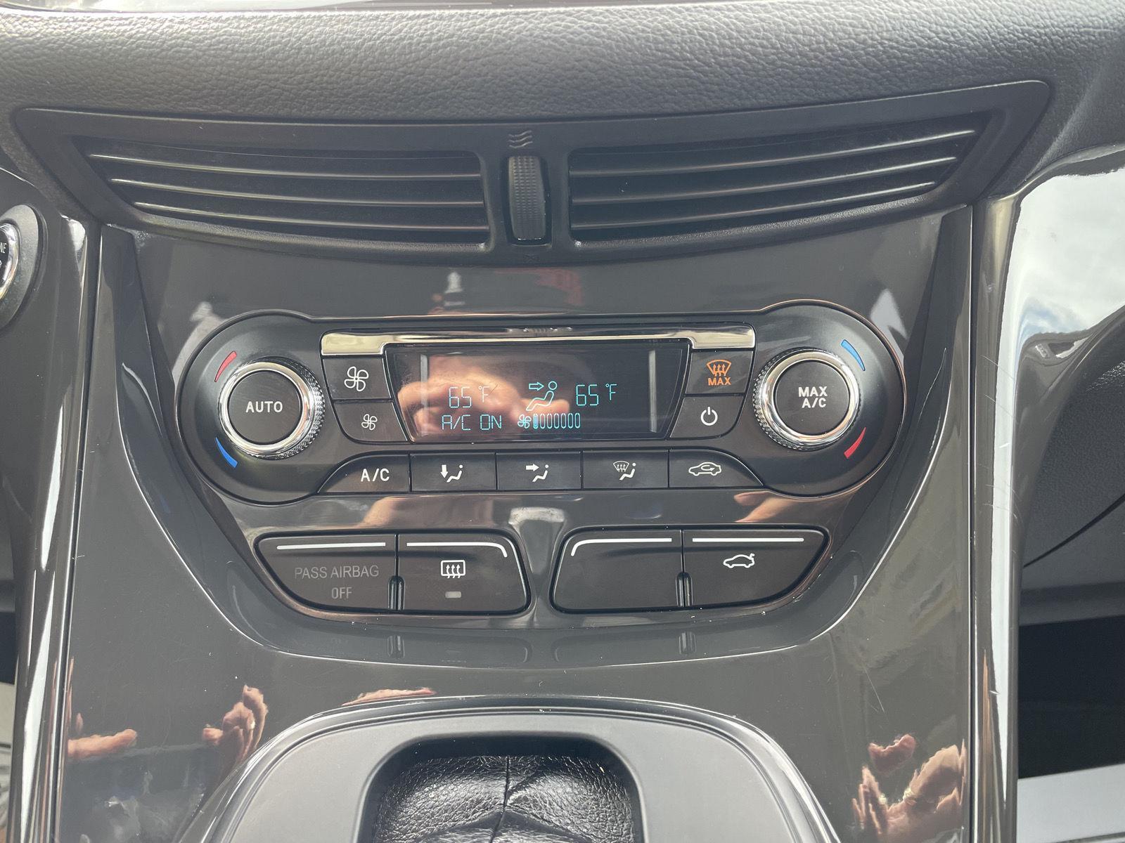 Vehicle photo 26