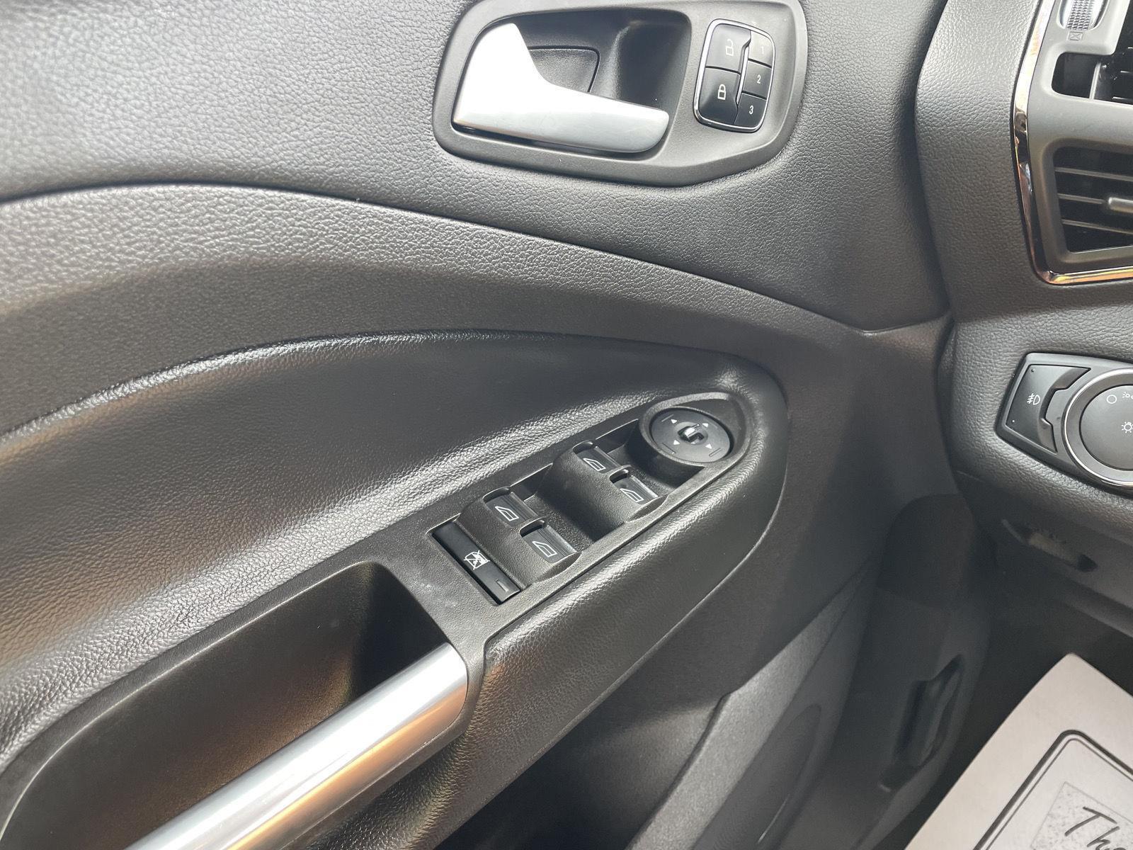 Vehicle photo 28