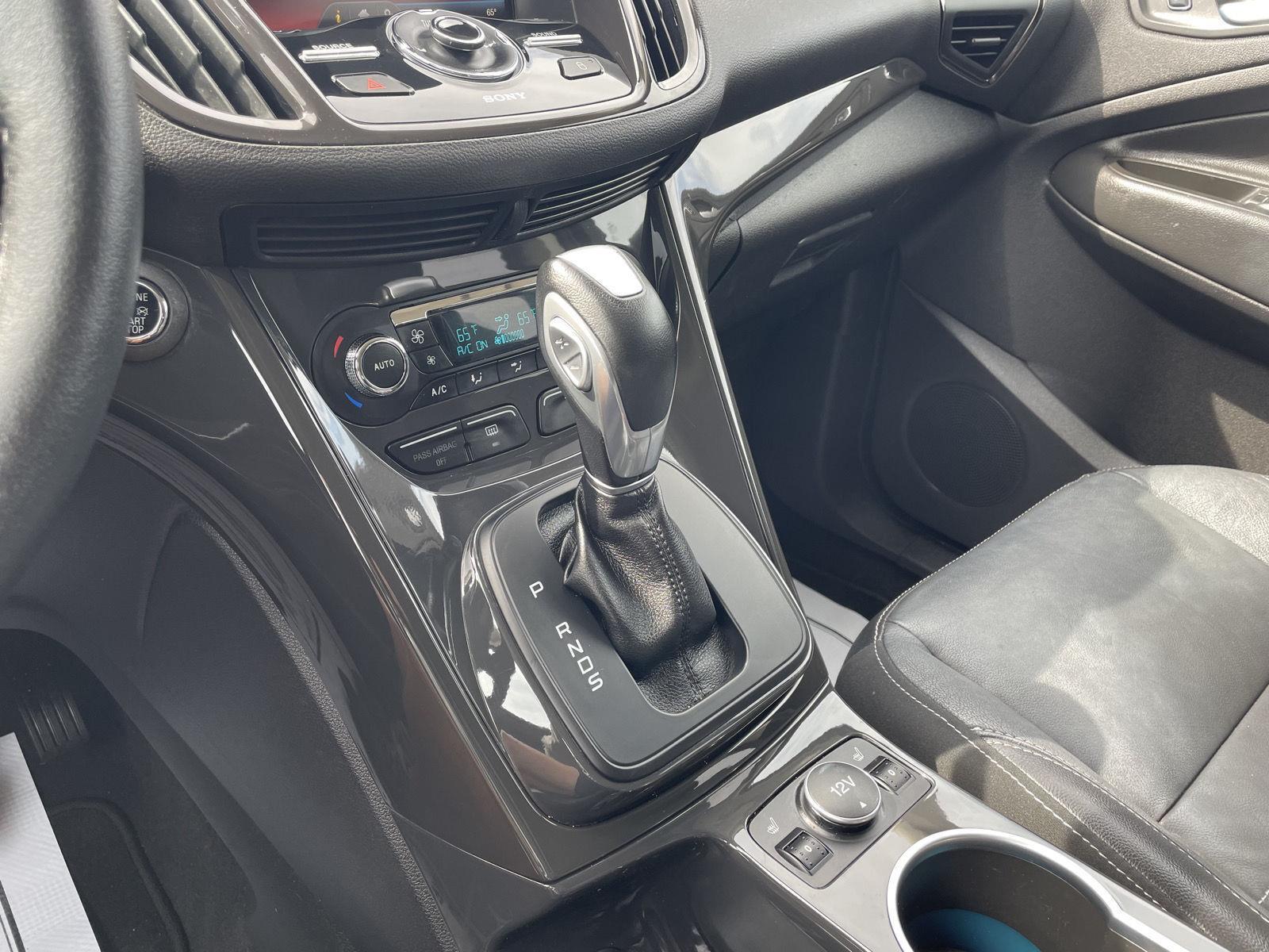 Vehicle photo 29