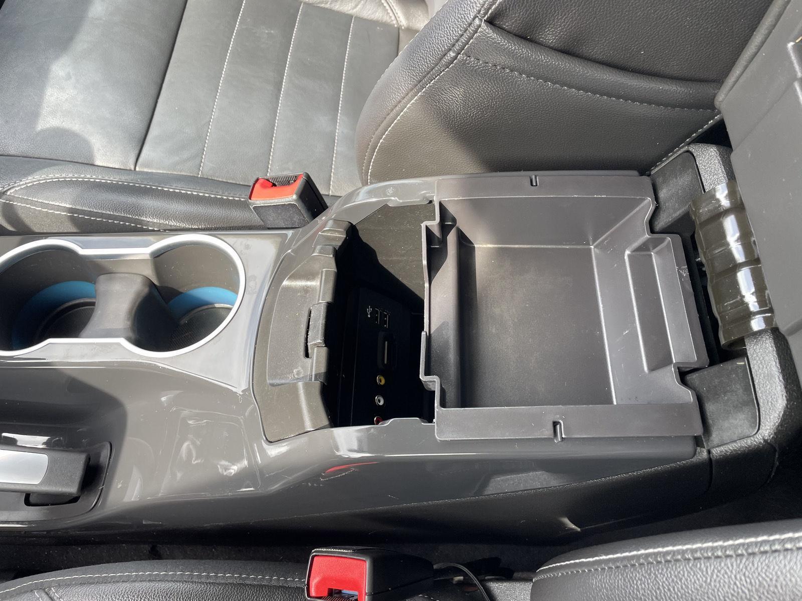 Vehicle photo 30